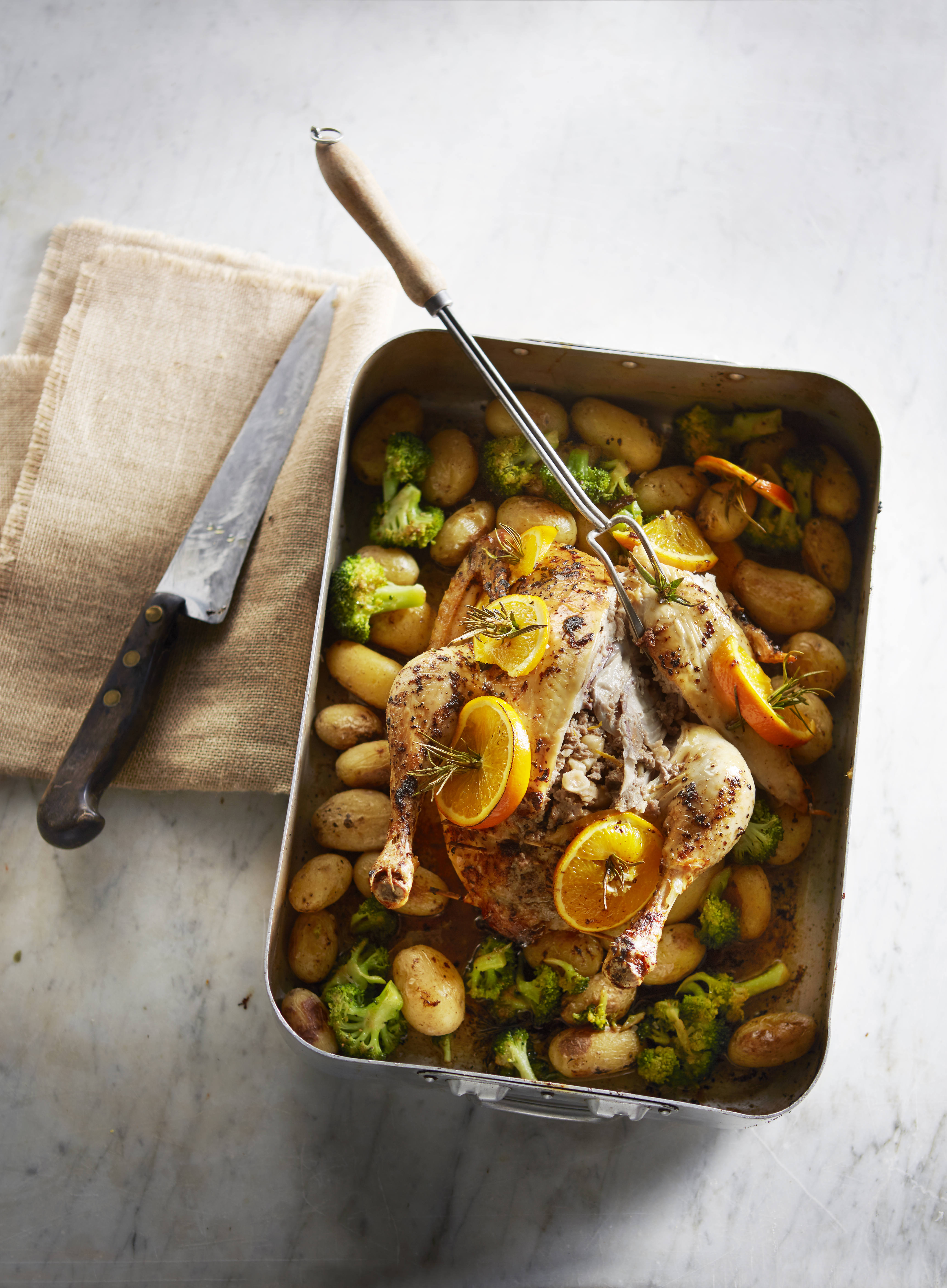 Gevulde kip met sinaasappel en hazelnoten