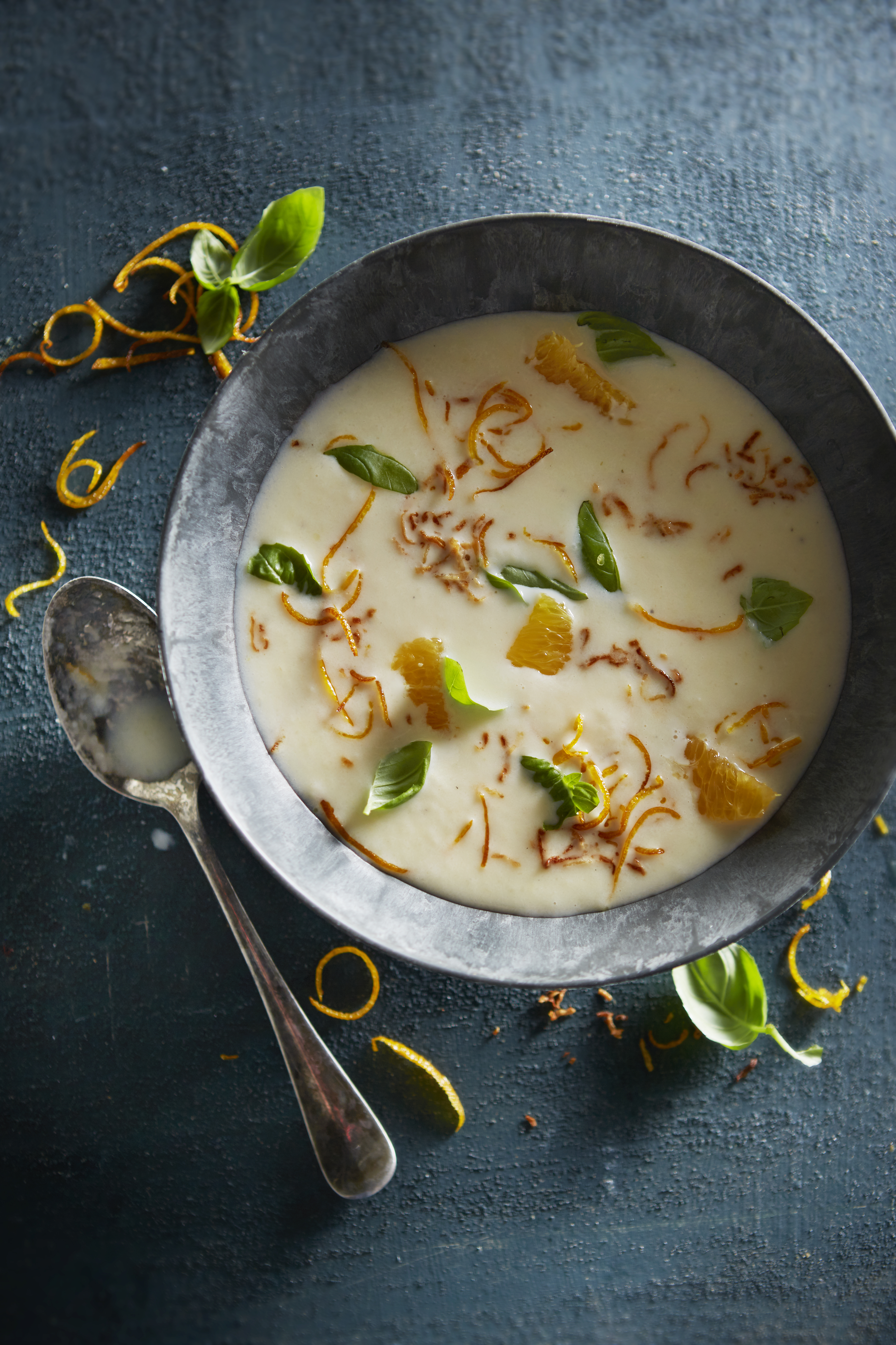 Knolselderijsoep met sinaasappel