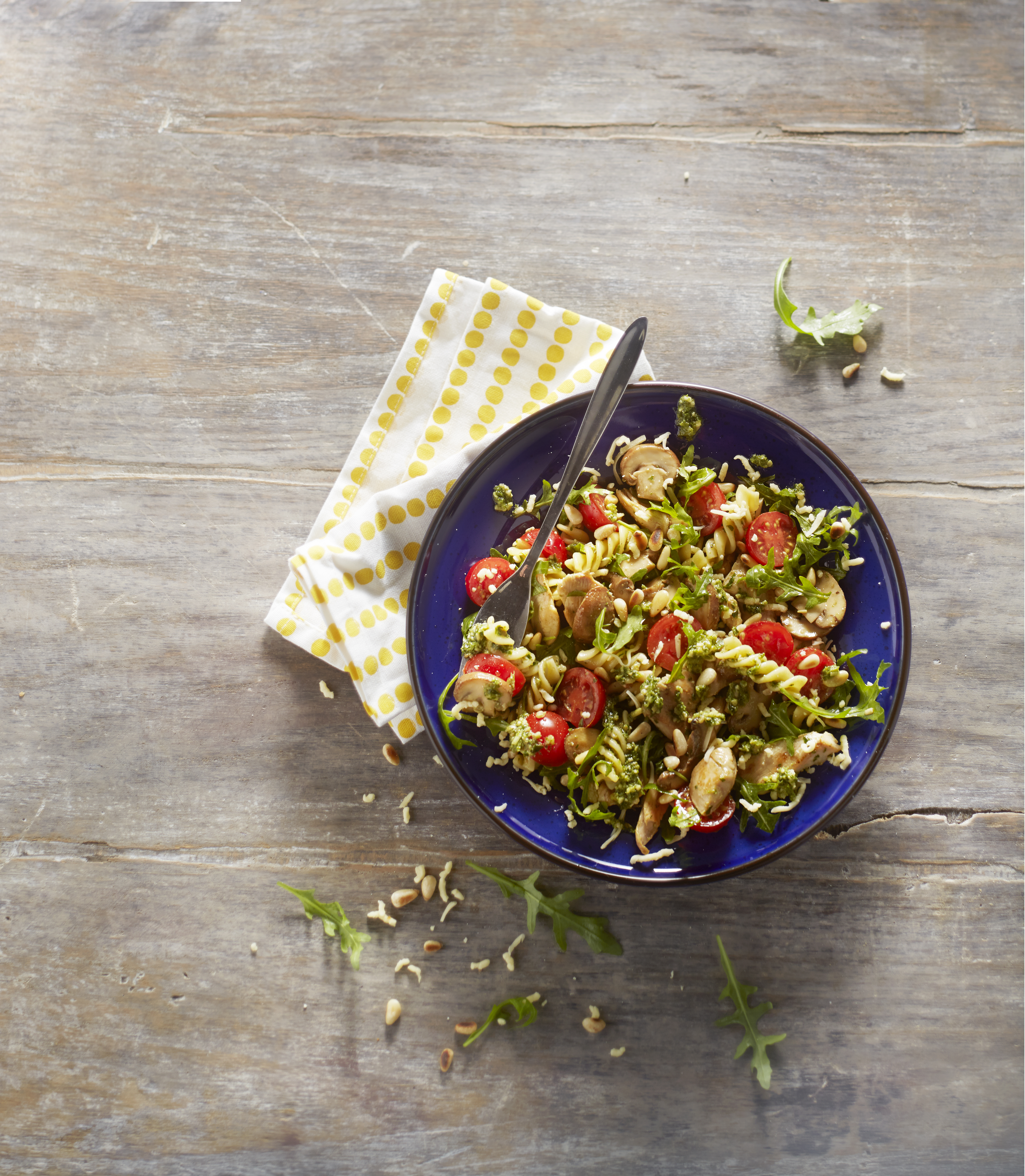 Pastasalade met kip en paddenstoelen