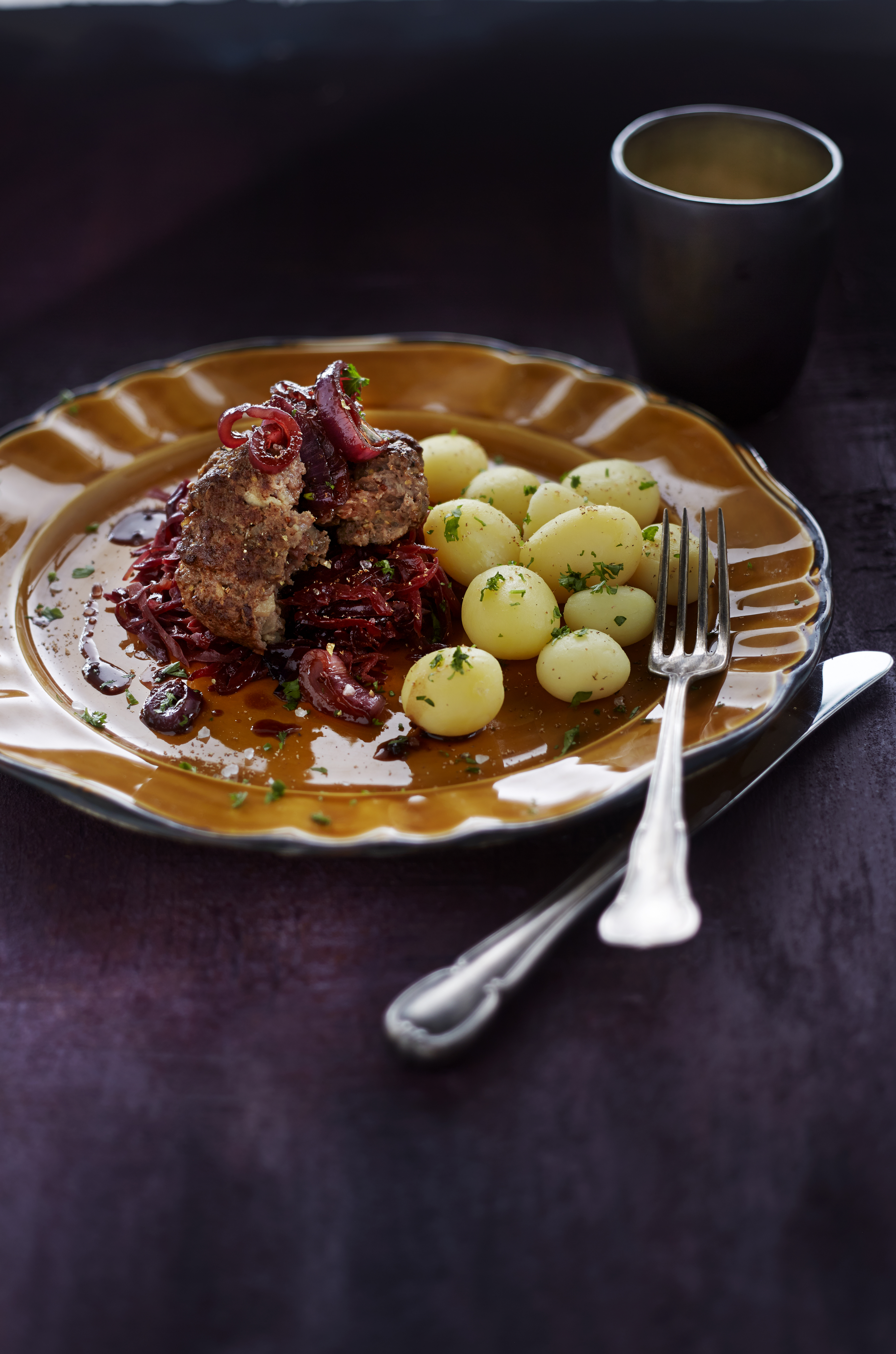 Duitse biefstuk met uienmarmelade en rodekool