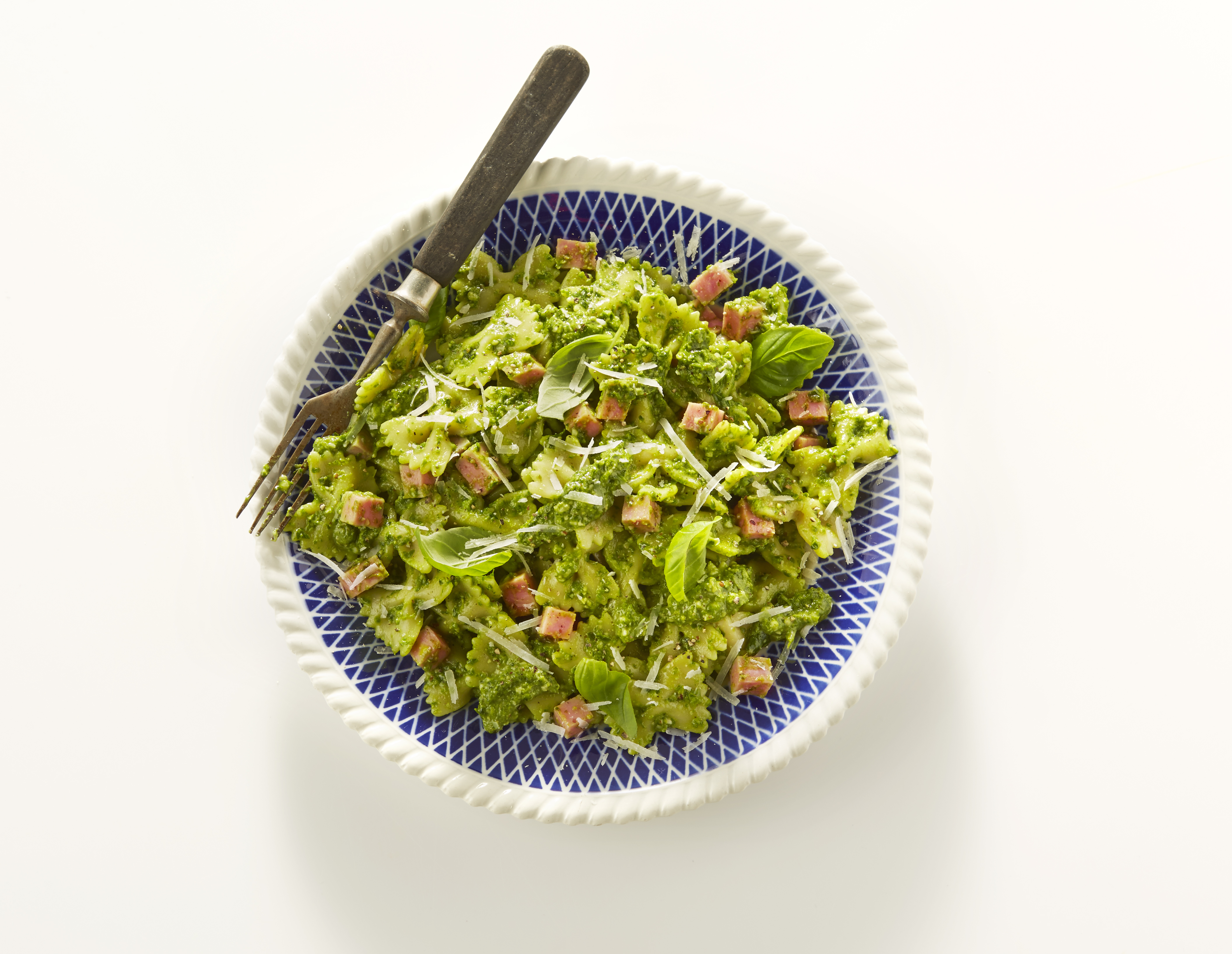 Farfalle met spinaziepesto en ham