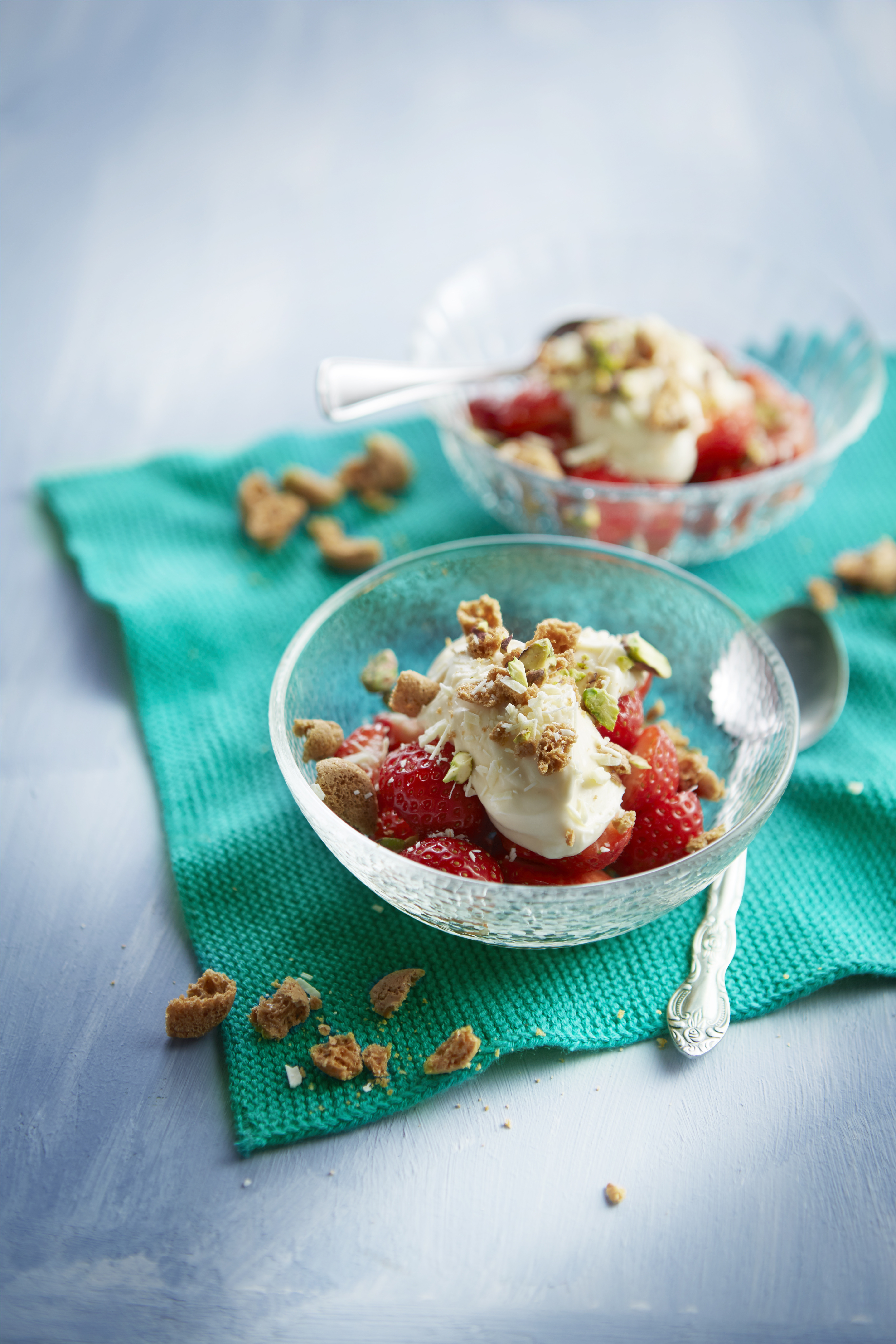Aardbeien met mascarponecrème, witte chocolade en amaretti