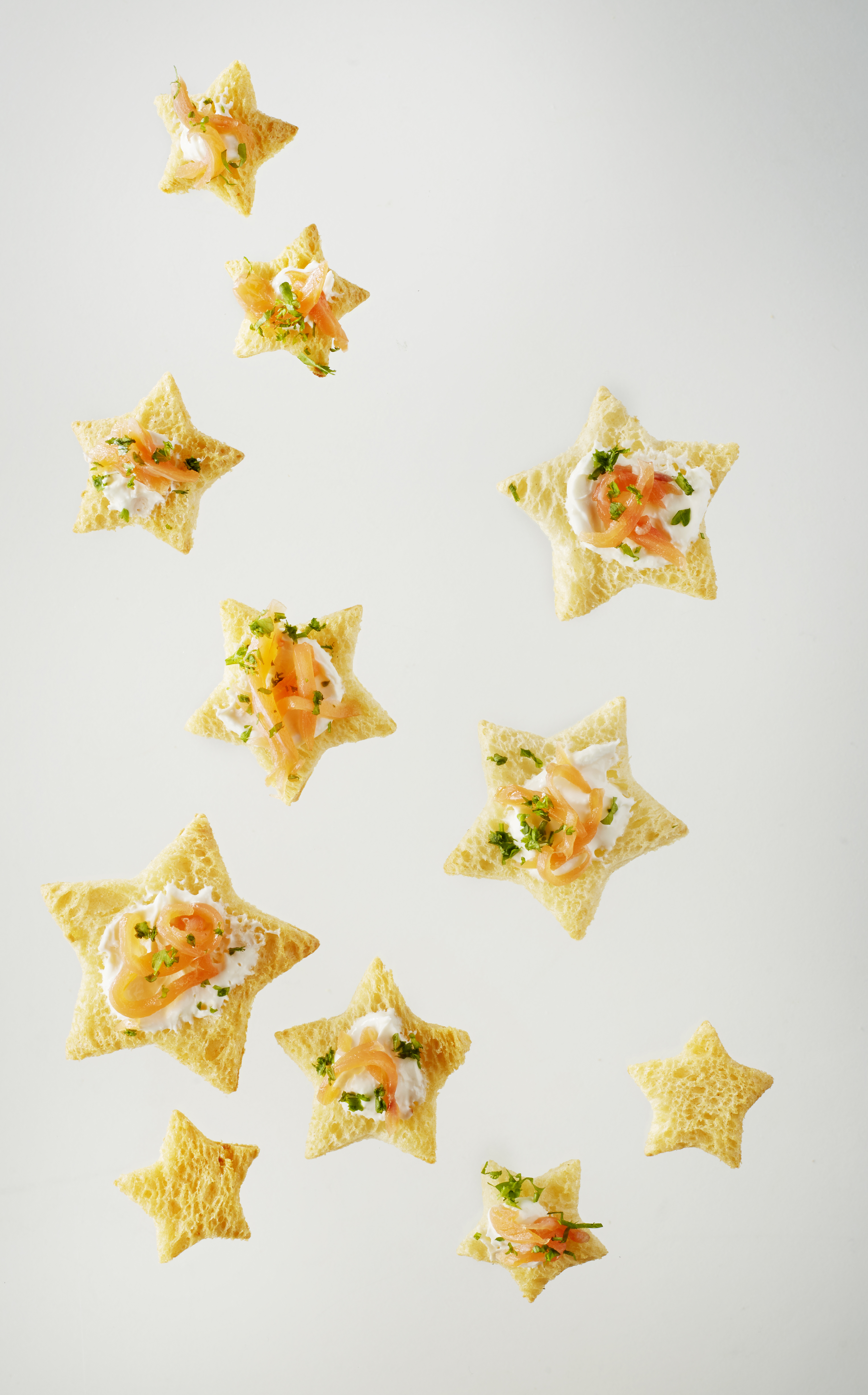 Sterretjes met zalm en mierikswortelcrème