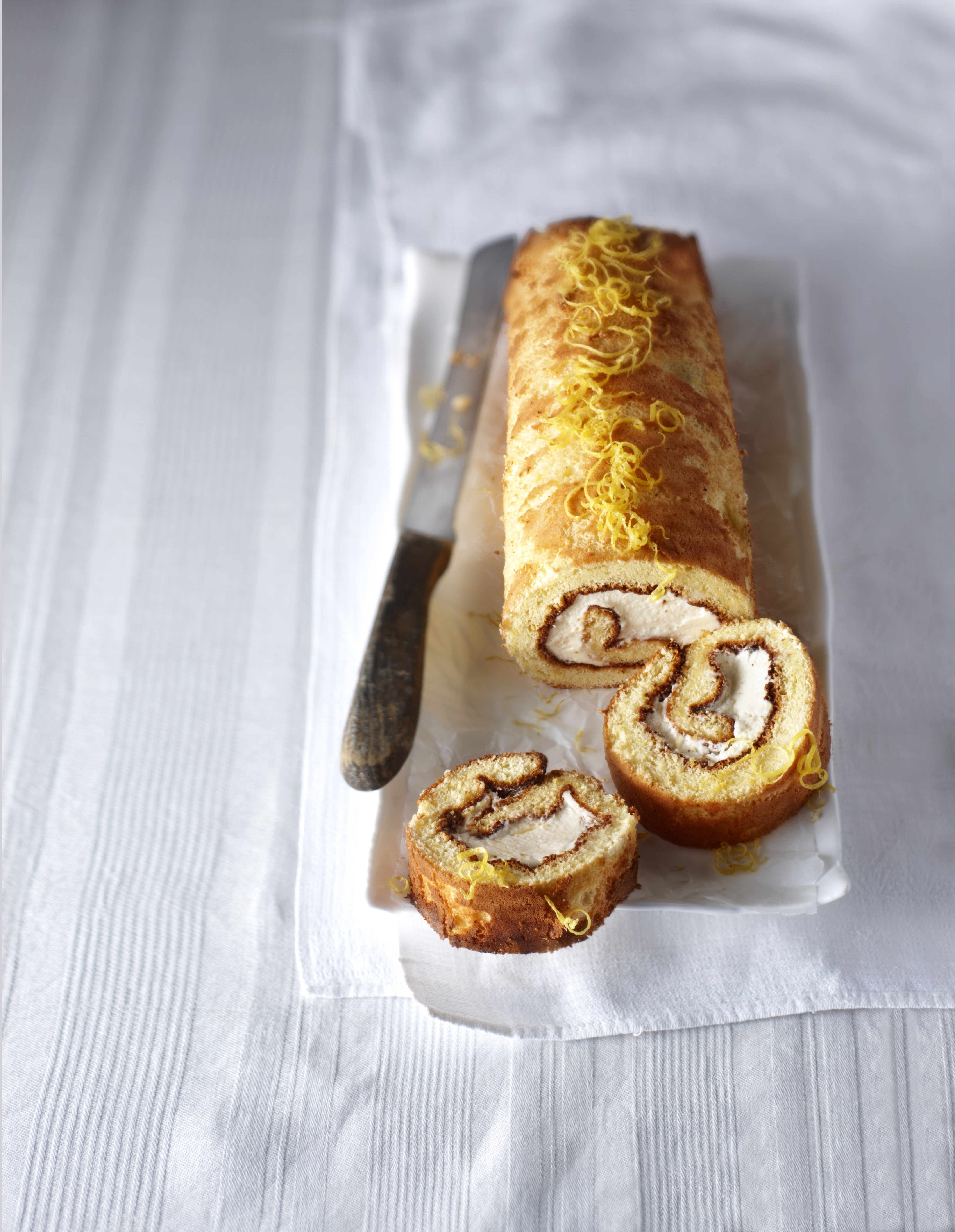 Zwitserse rol met citroenvulling