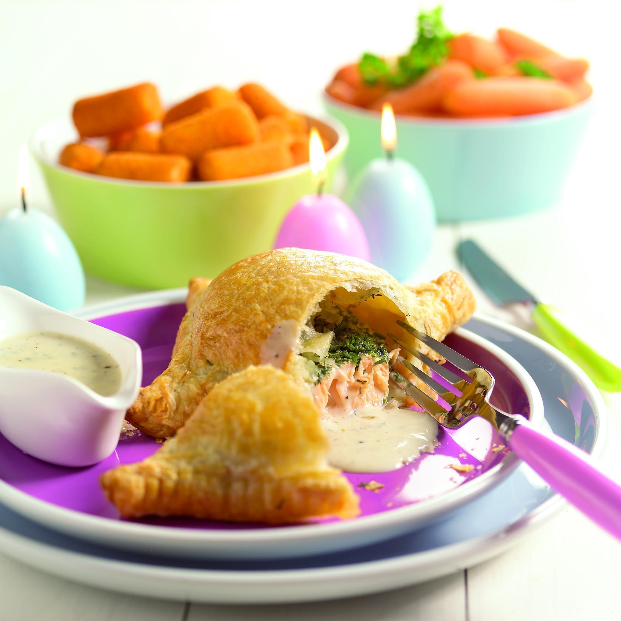 Zalm in bladerdeeg met roquefortsaus