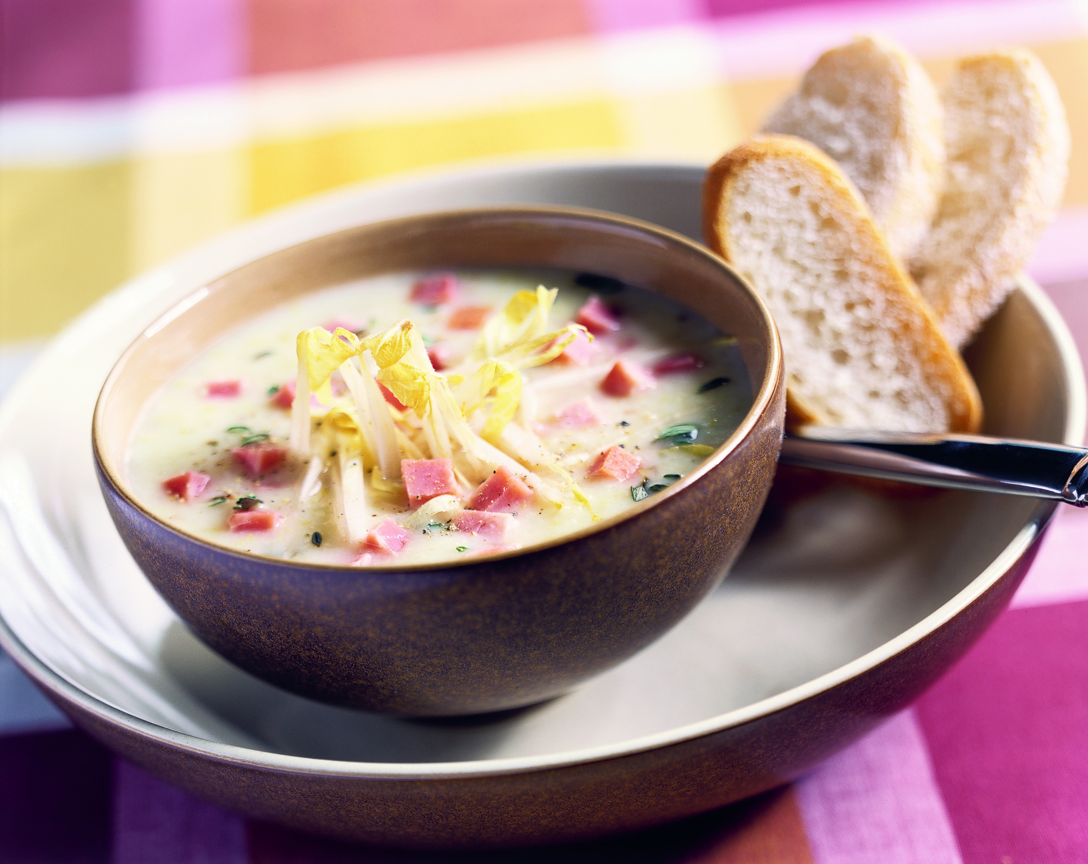 Witlofsoep met ham en kaas