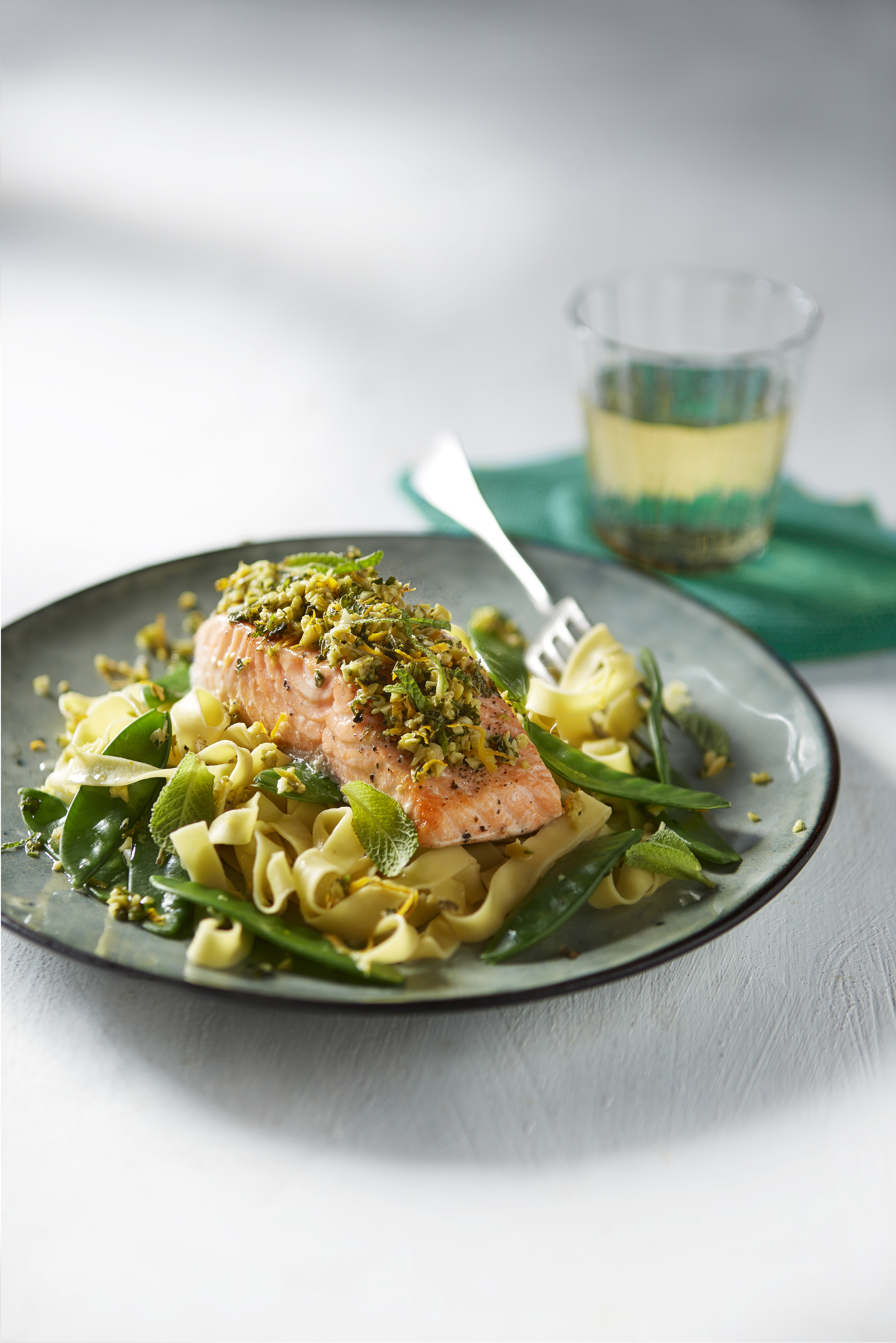 Zalm met olijven-sinaasappelgremolata