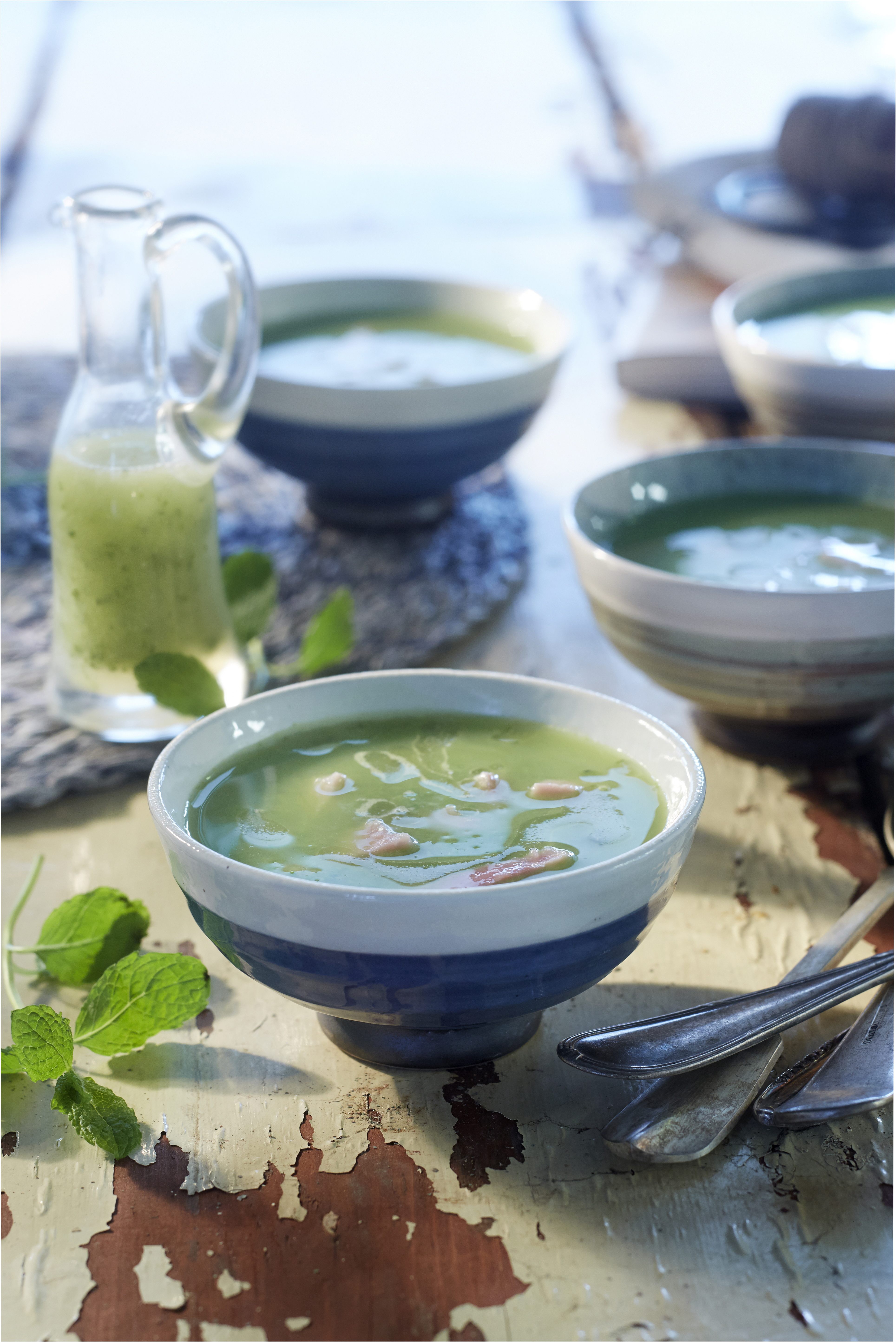 Doperwtensoep met ham en muntolie