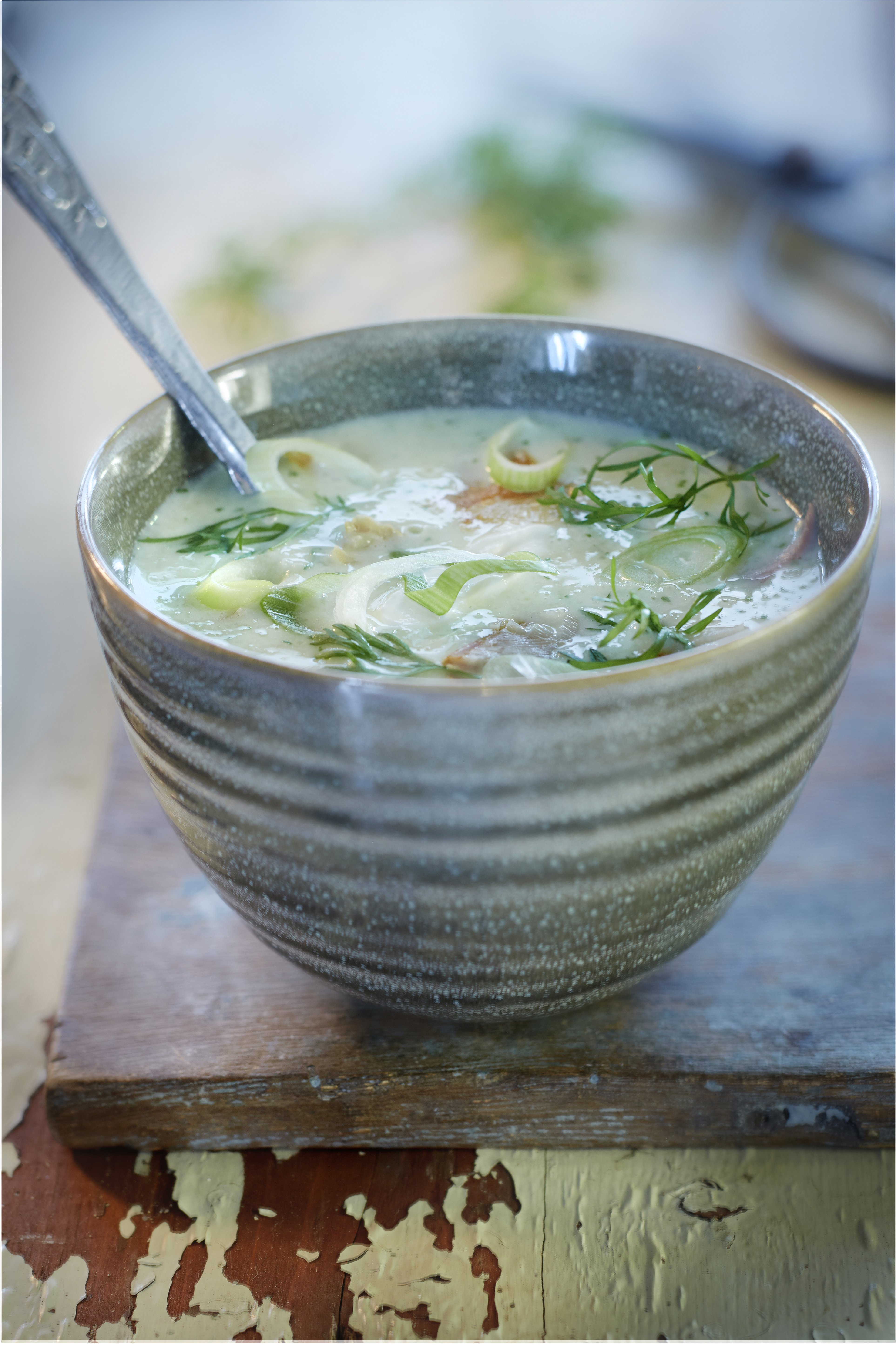 Komkommer-dillesoep met forel