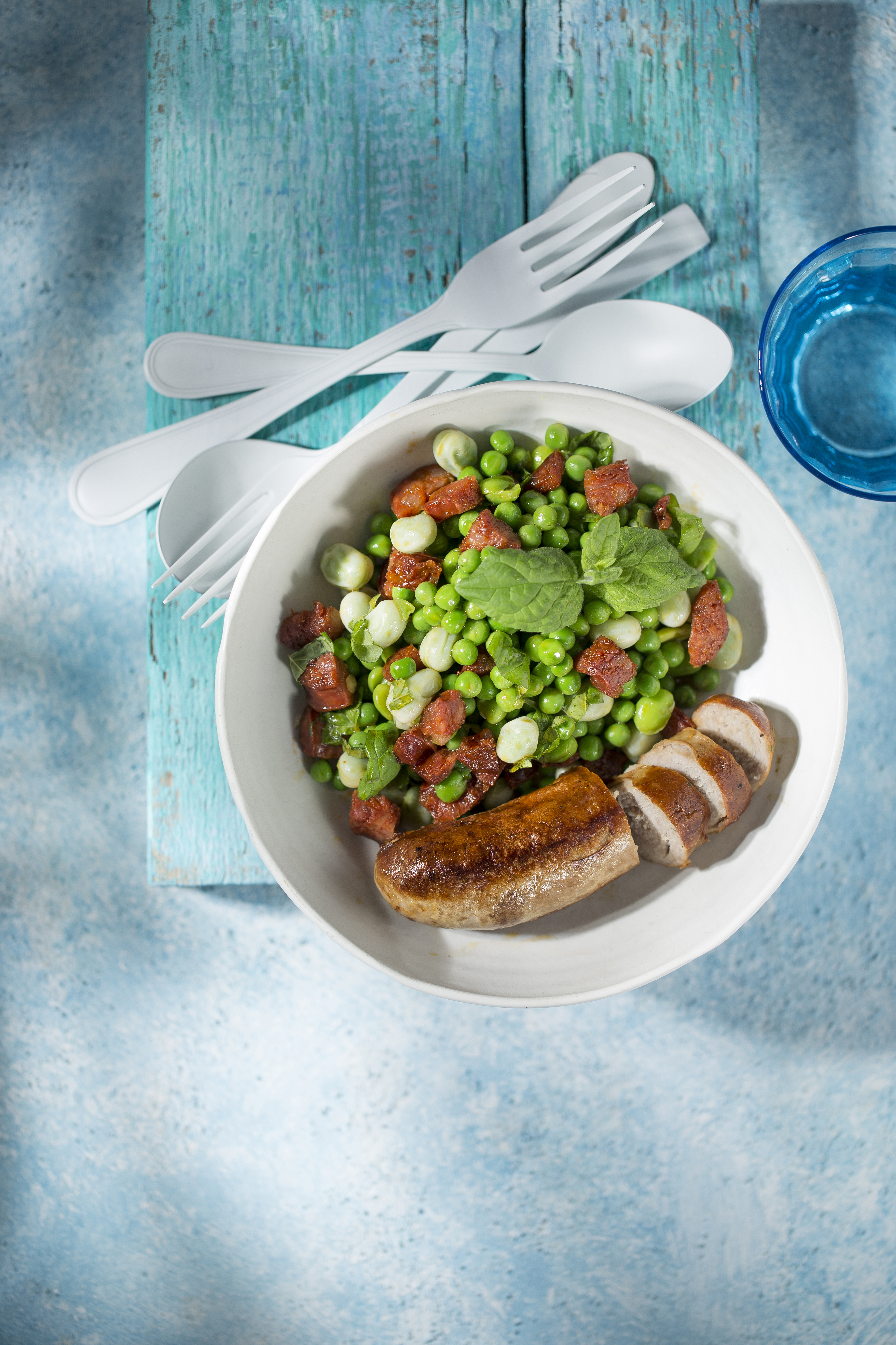 Tuinbonen met doperwtjes, chorizo en munt