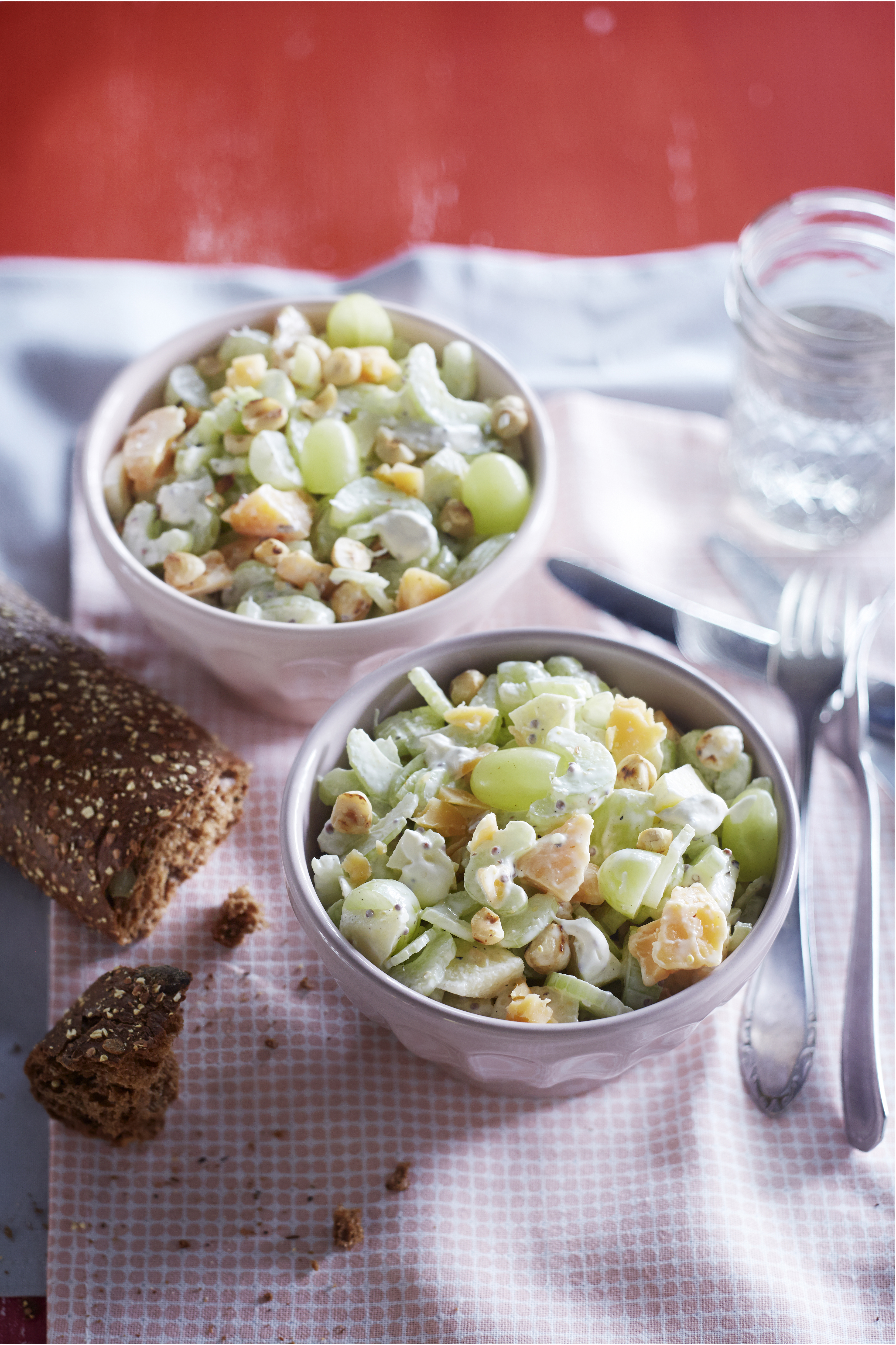 Waldorfsalade met druiven en kaas