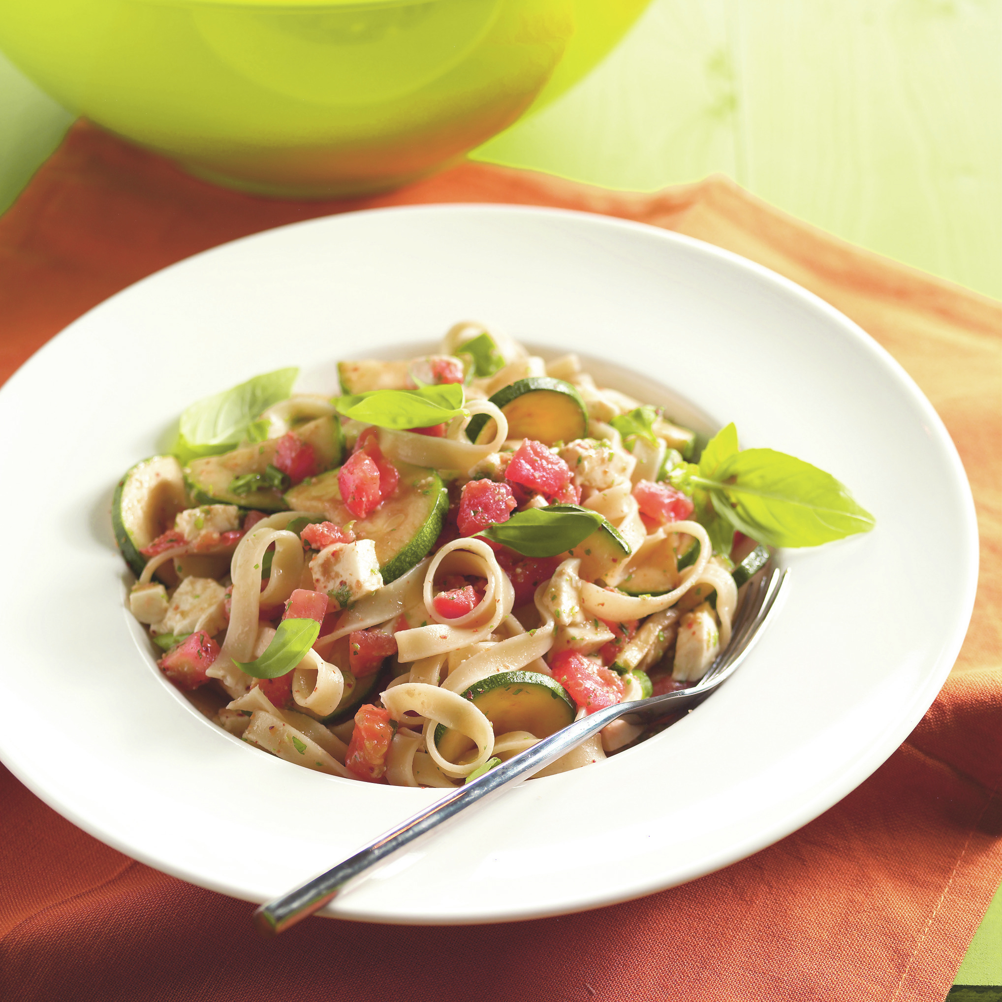 Tagliatelle met courgette, tomaat en mozzarella