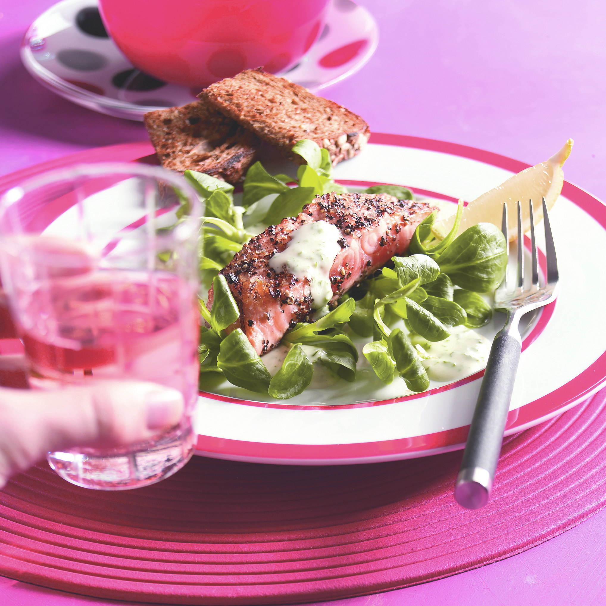 Salade van geroosterde zalm met mierikswortelmayonaise