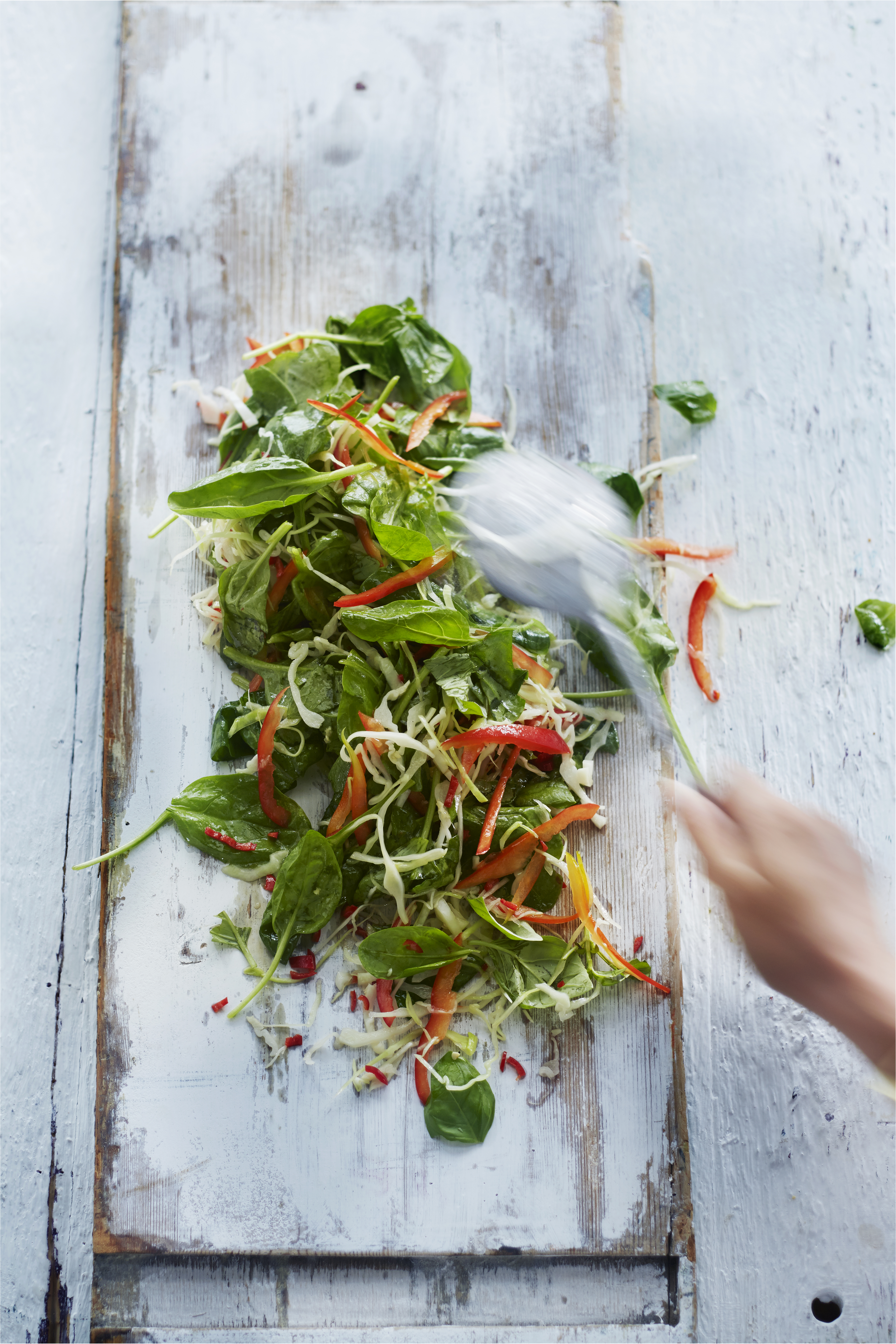Koolsalade met spinazie en peper-limoendressing