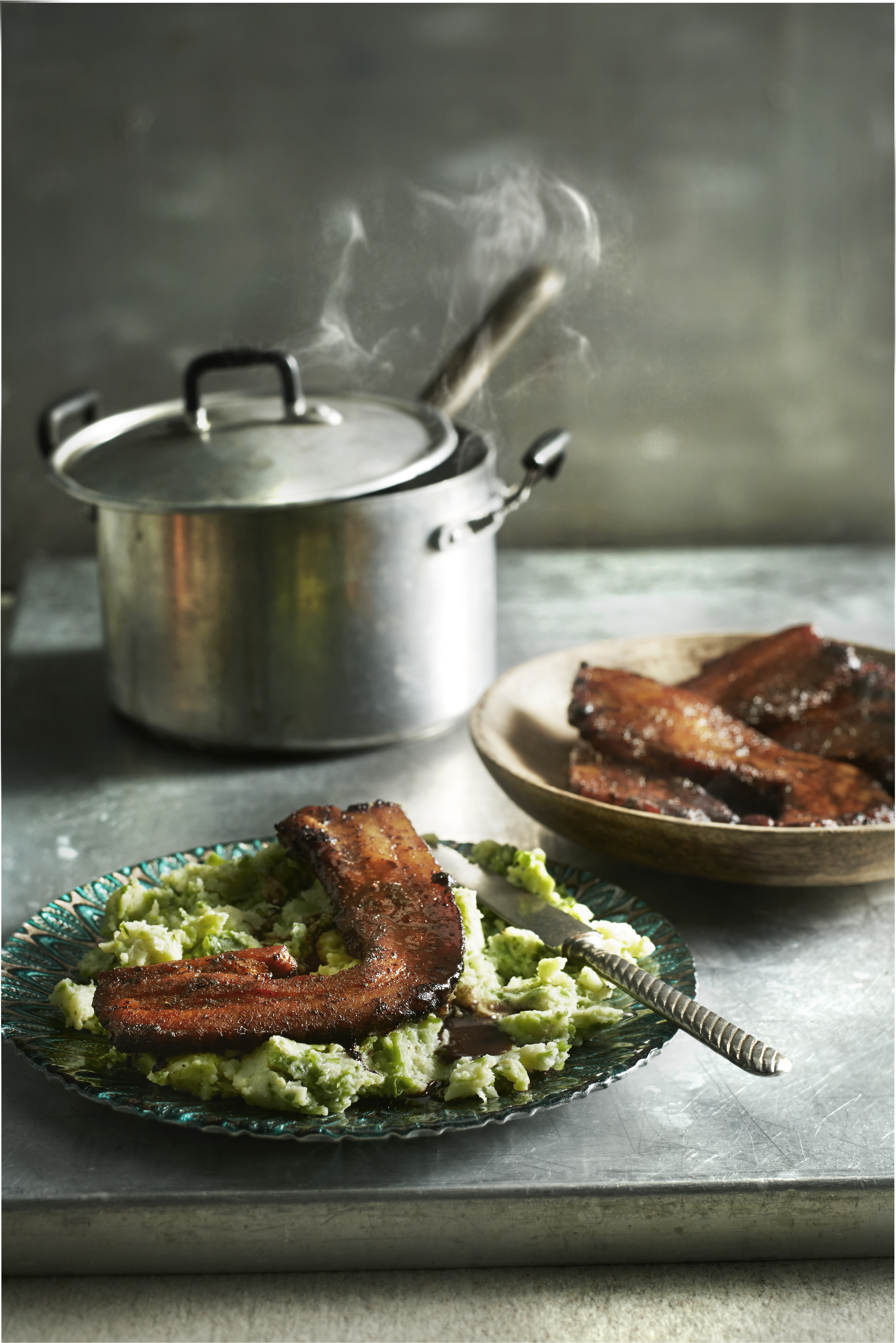 Cajunspeklapjes met spruitjesstamppot