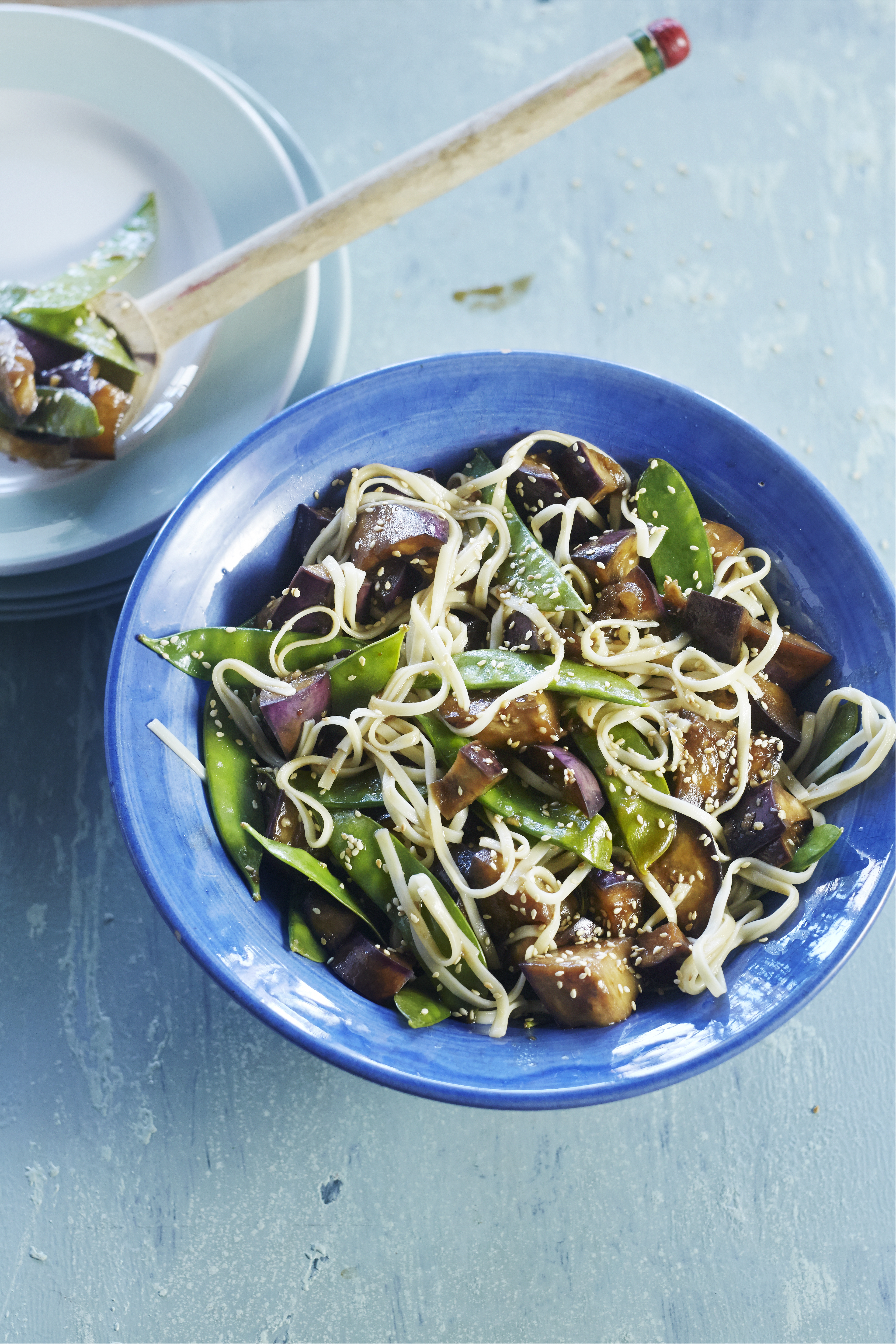 Noedels met gemarineerde aubergine