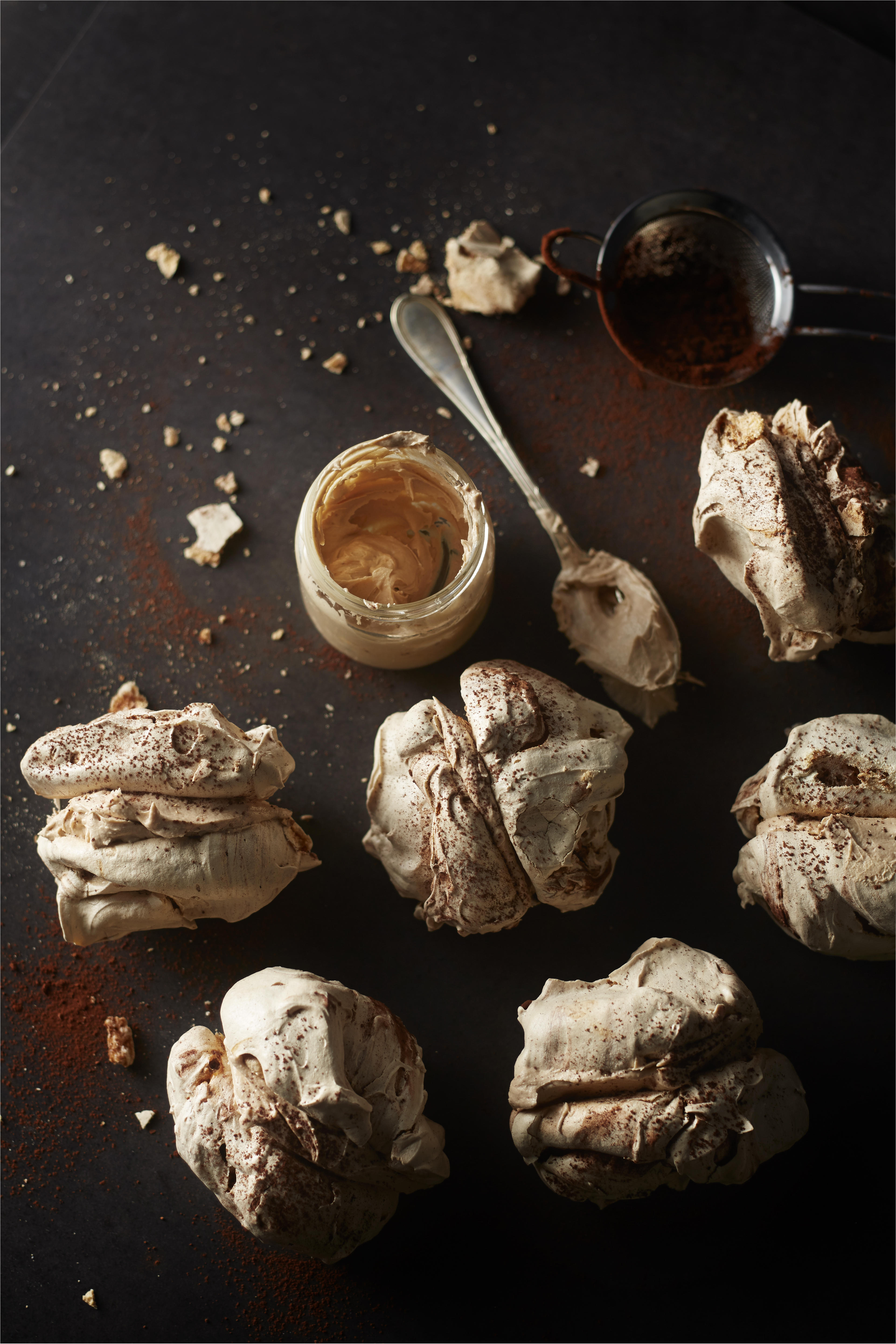 Chocolade-meringues met koffiecrème