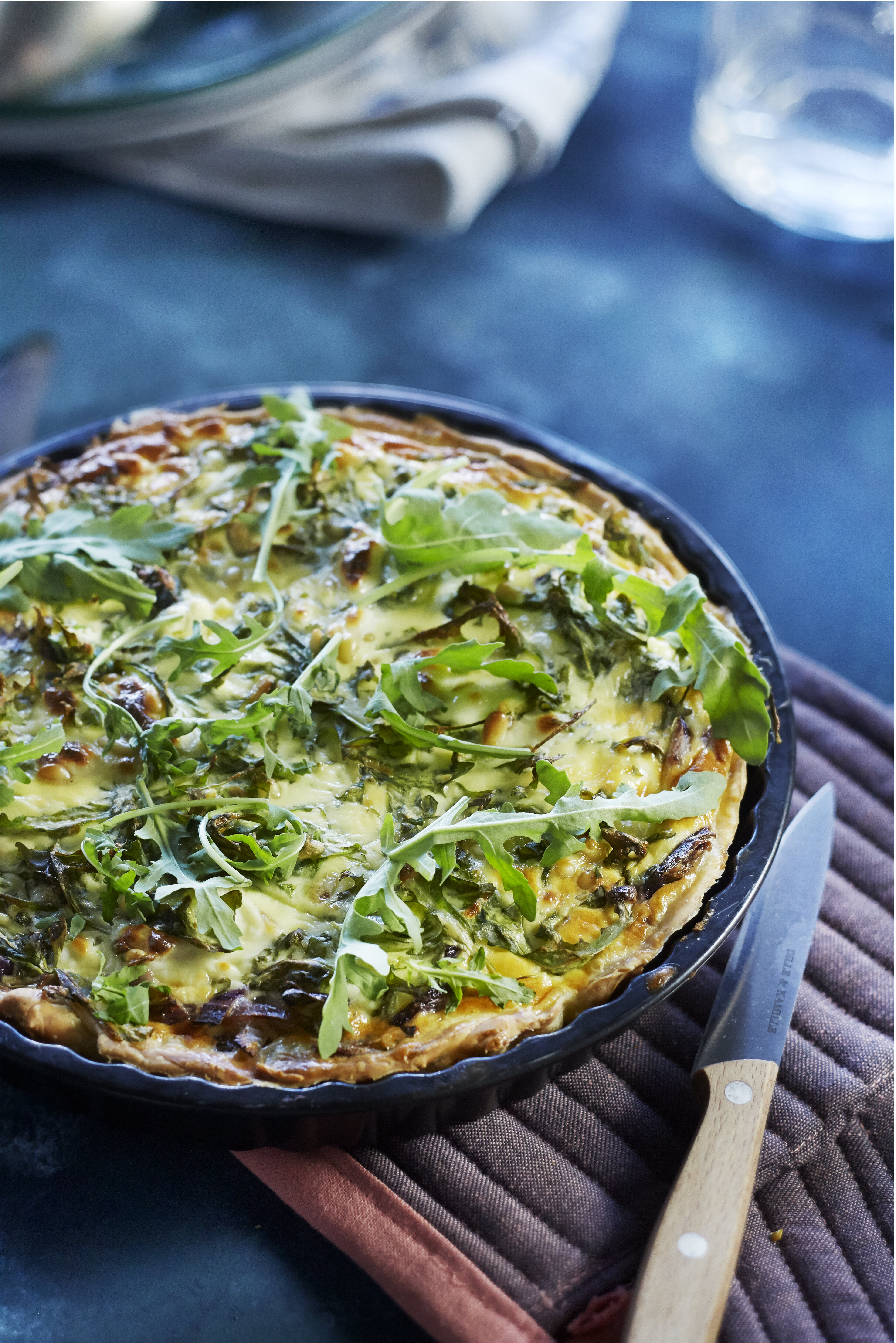 Quiche met geitenkaas, rode ui en rucola