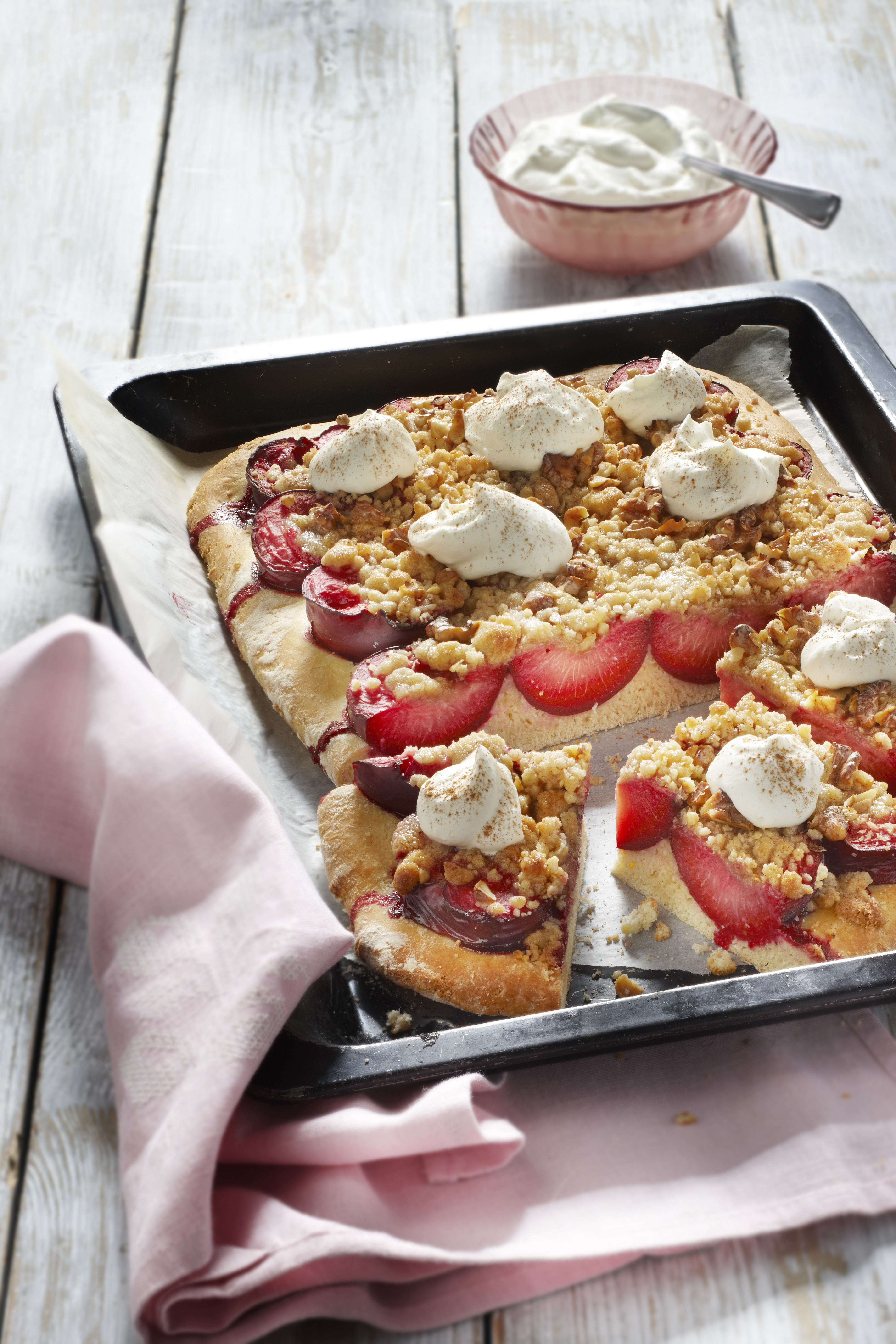 Pruimentaart met walnoten