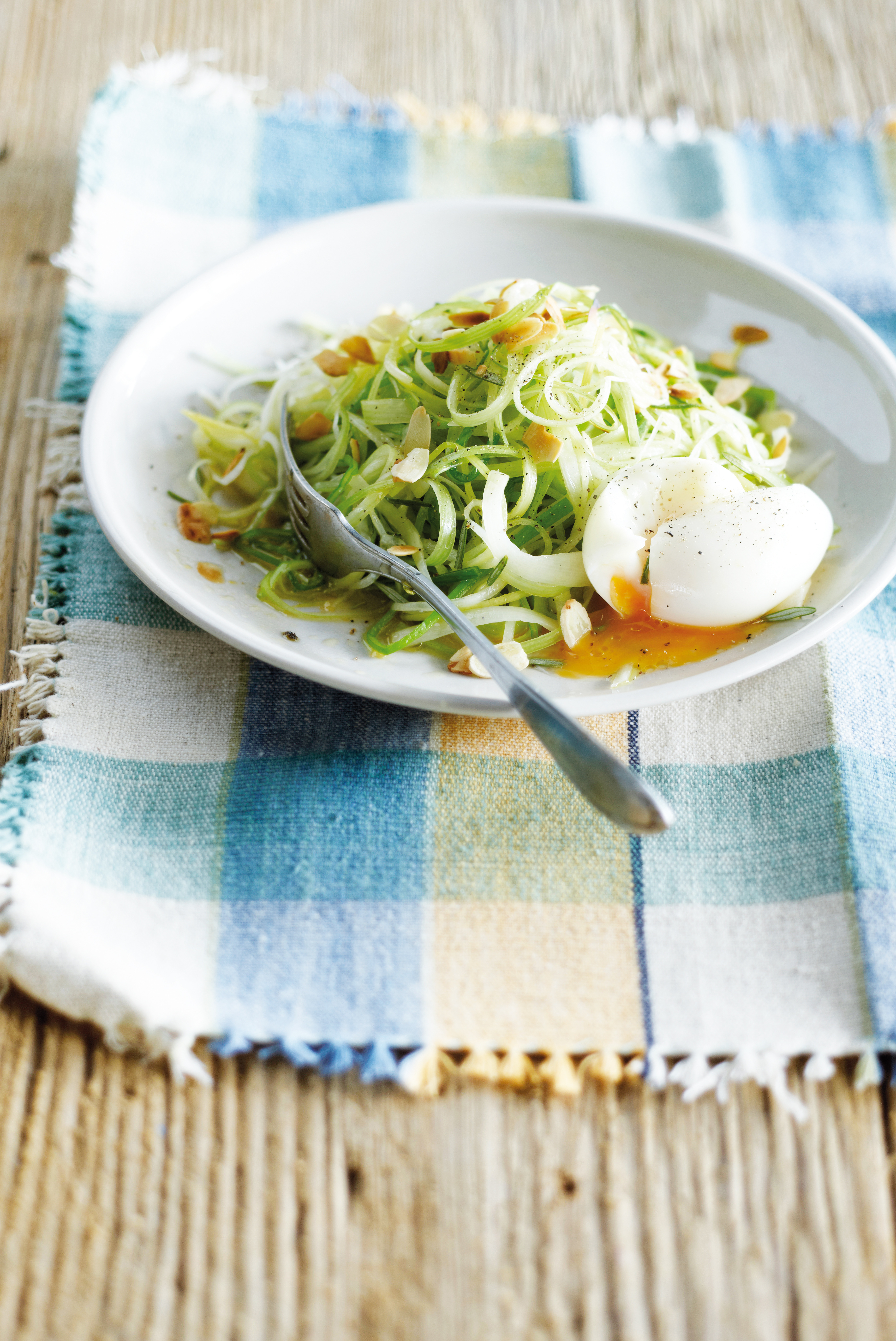 Preisalade met ei en sinaasappel- rozemarijndressing