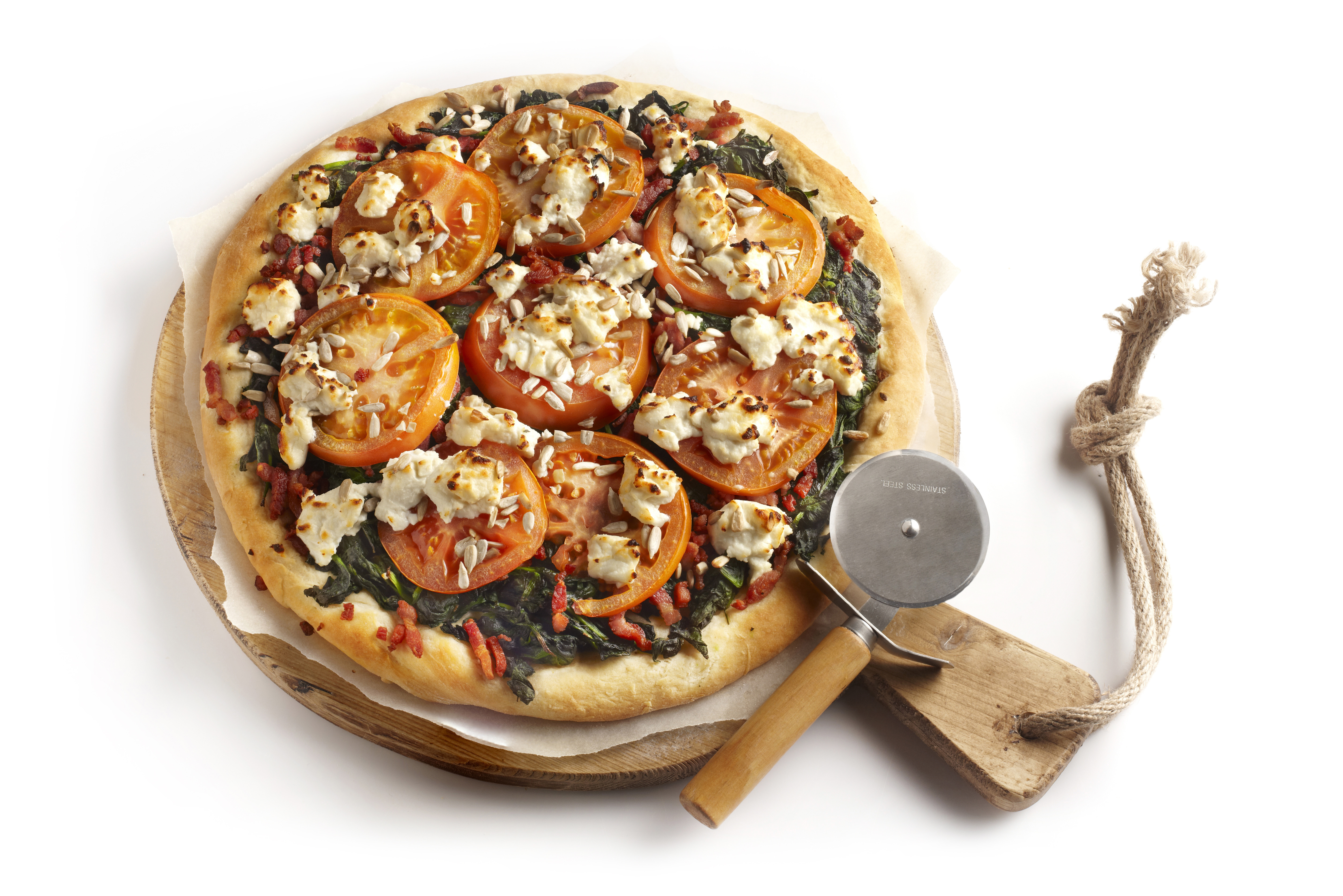 Plaatpizza met spinazie en spekjes