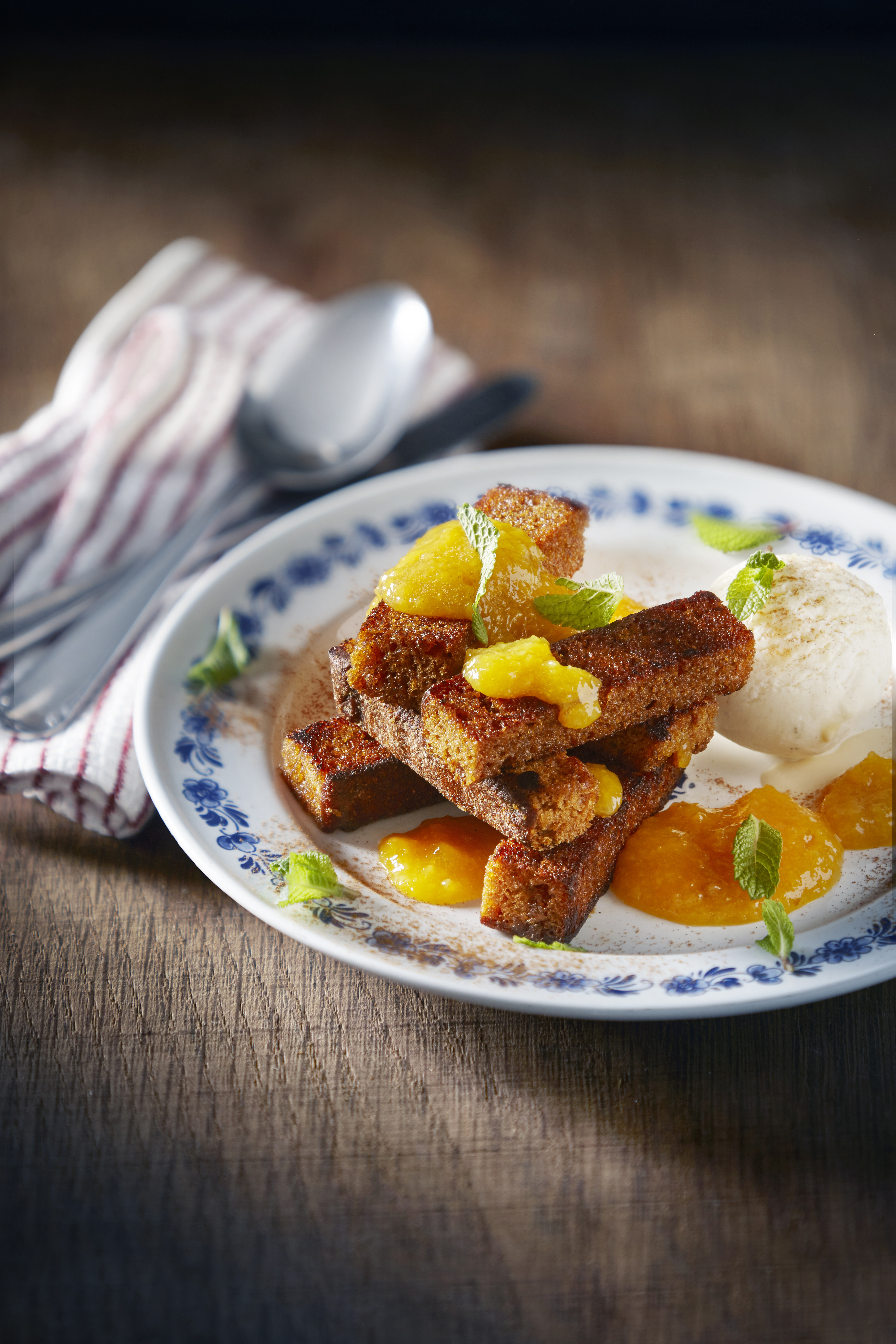 Groninger turfjes met abrikozensaus