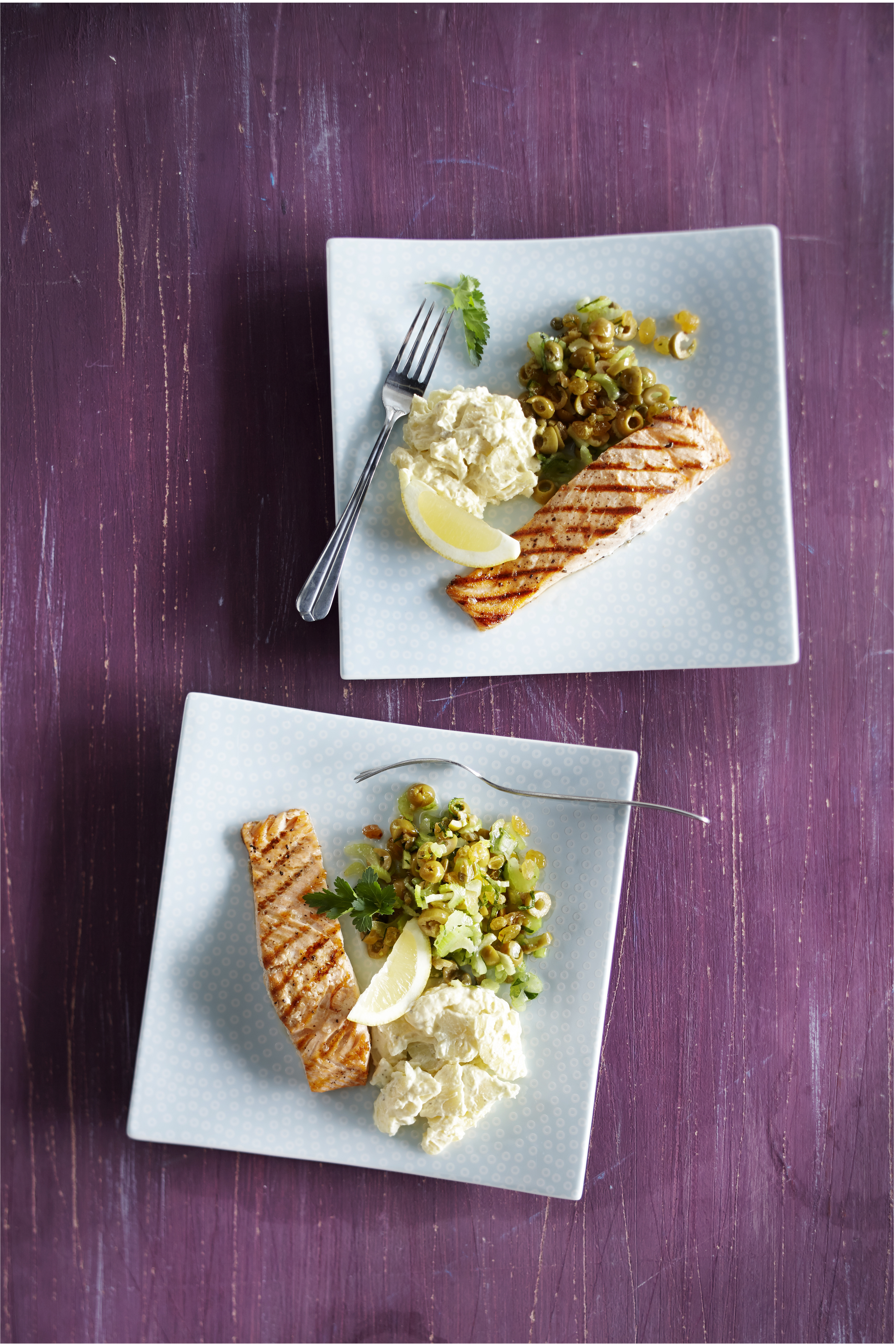 Geroosterde zalm met olijven-selderijsalsa