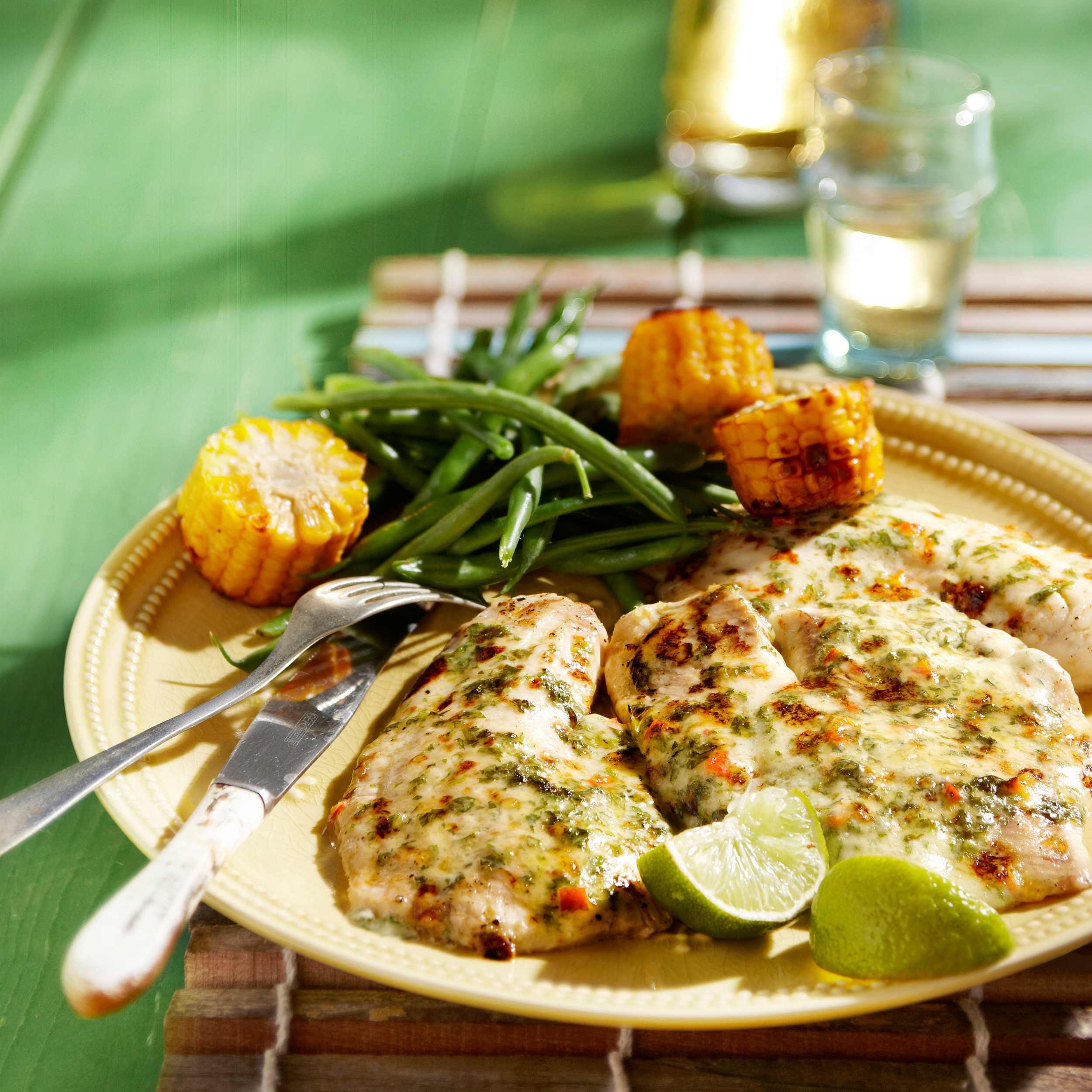 Gegratineerde tilapia met pikante saus