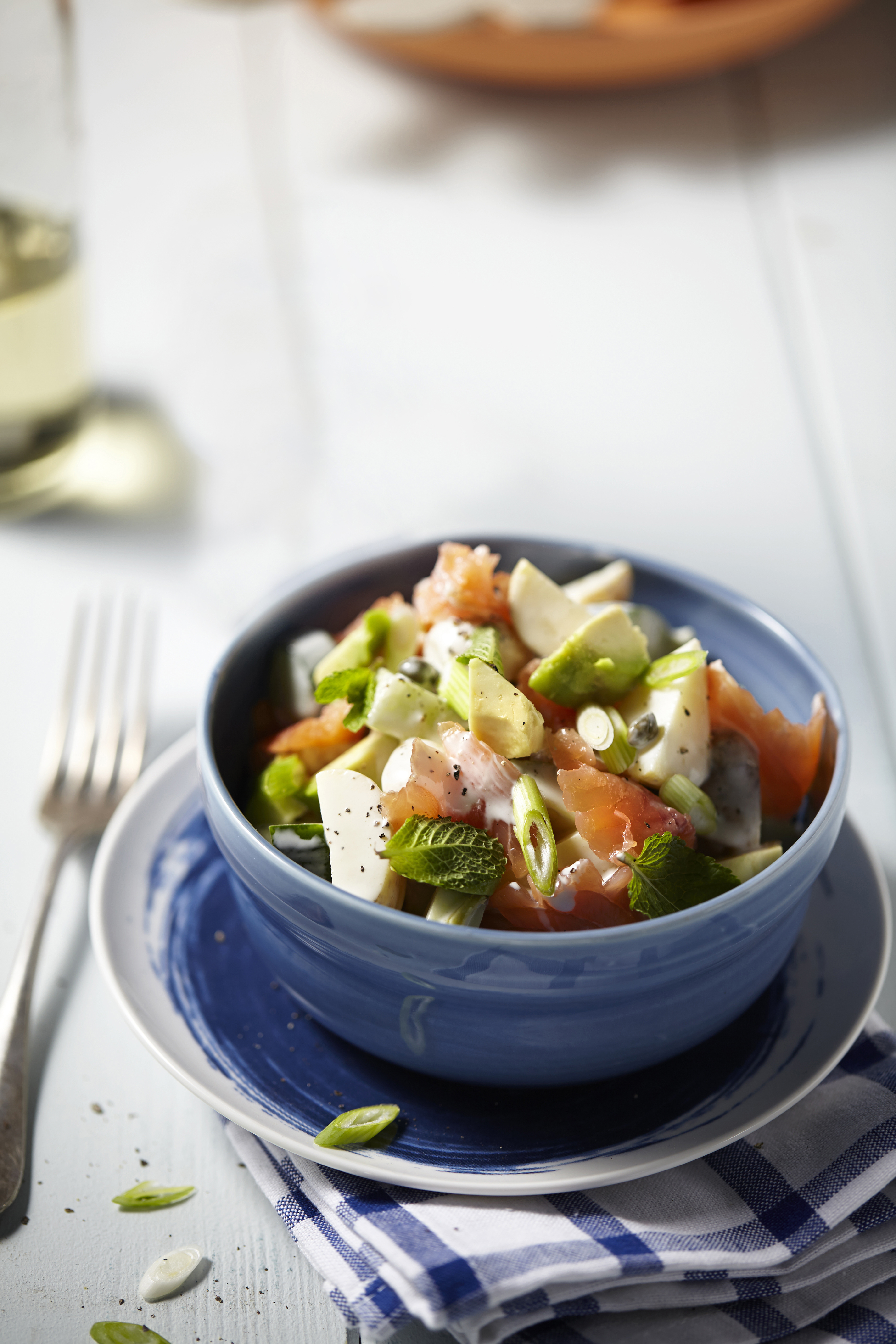 Frisse aardappelsalade met gerookte zalm
