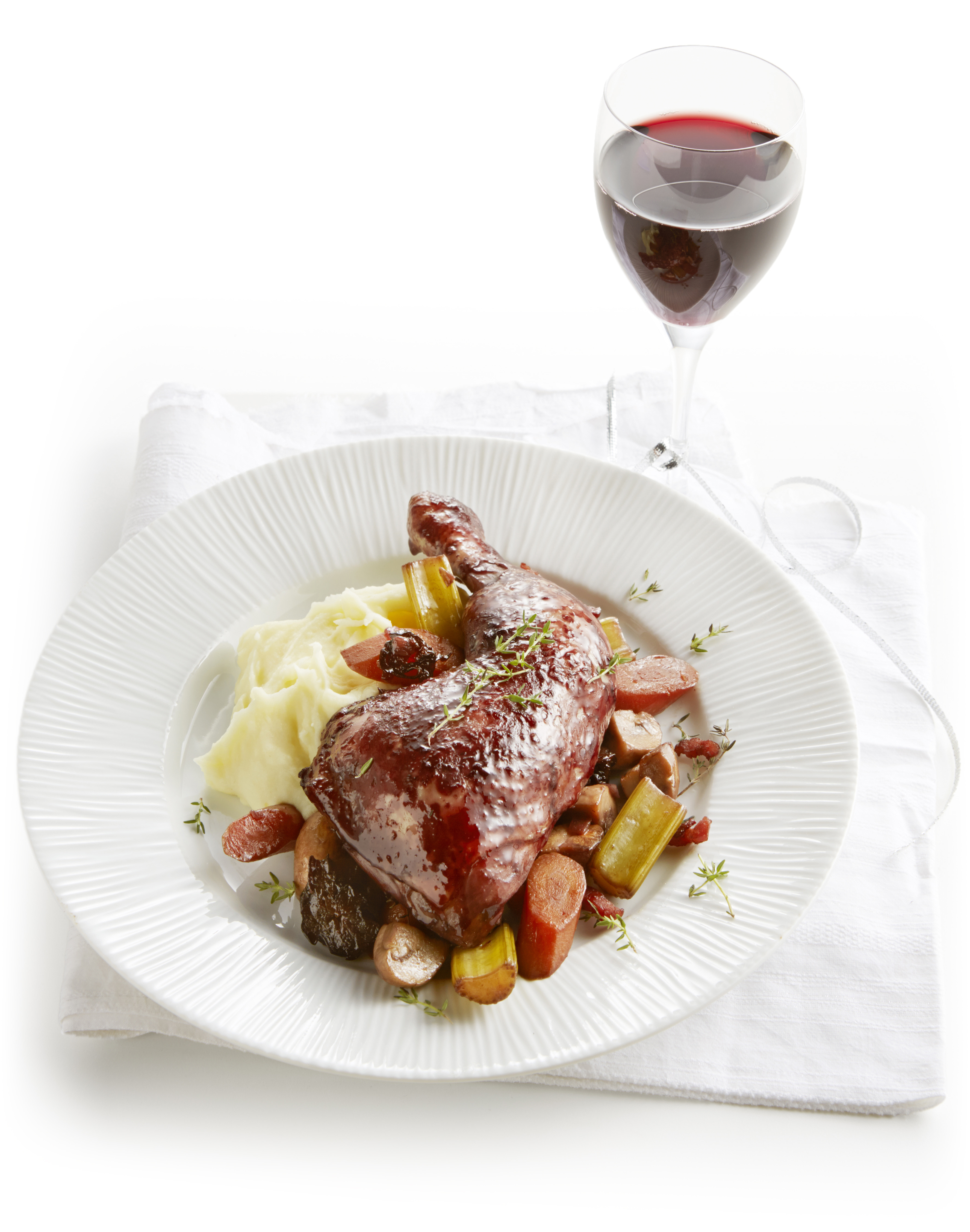 Coq-au-vin met paddenstoelen en pruimen