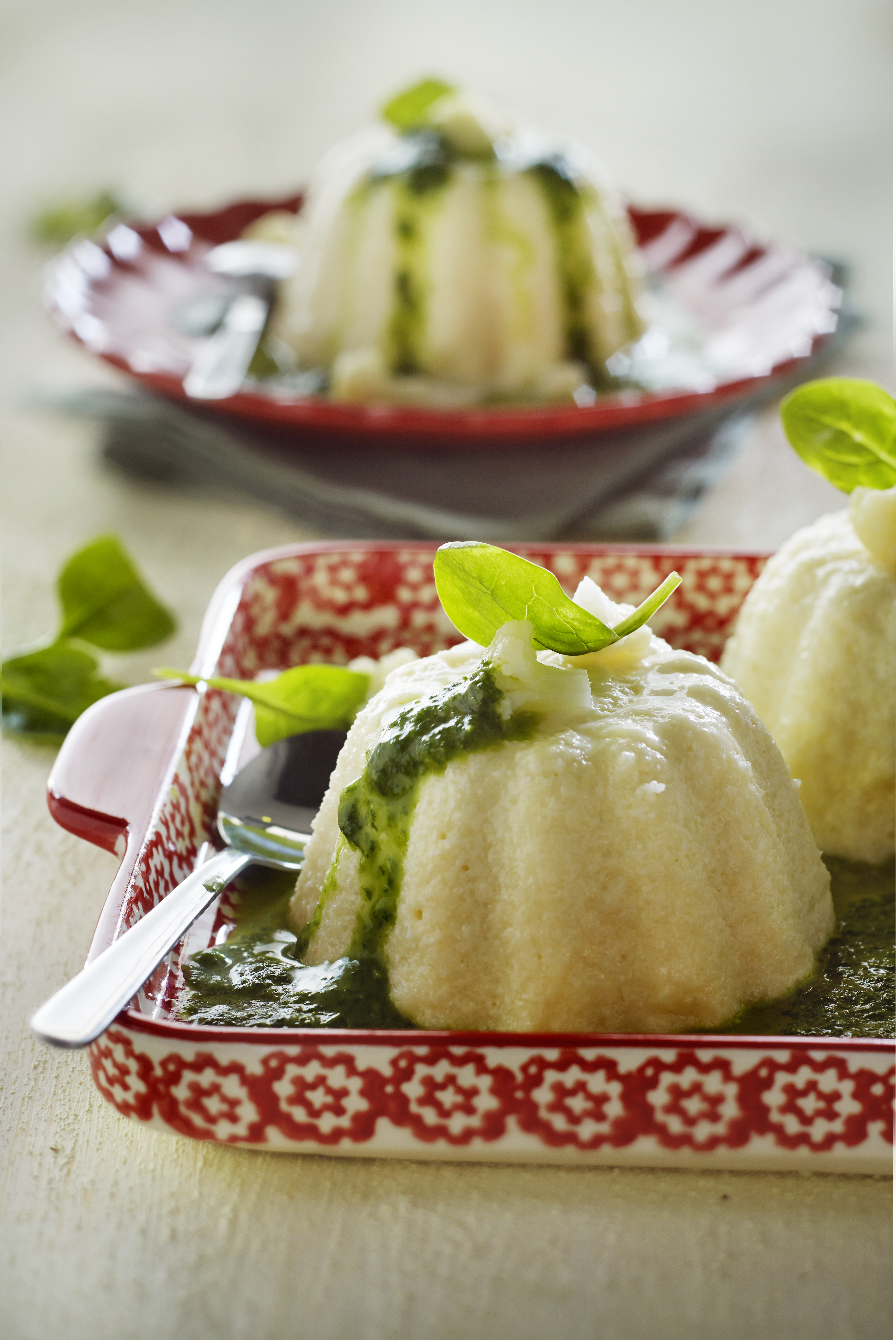 Bloemkooltimbaaltjes met groene saus