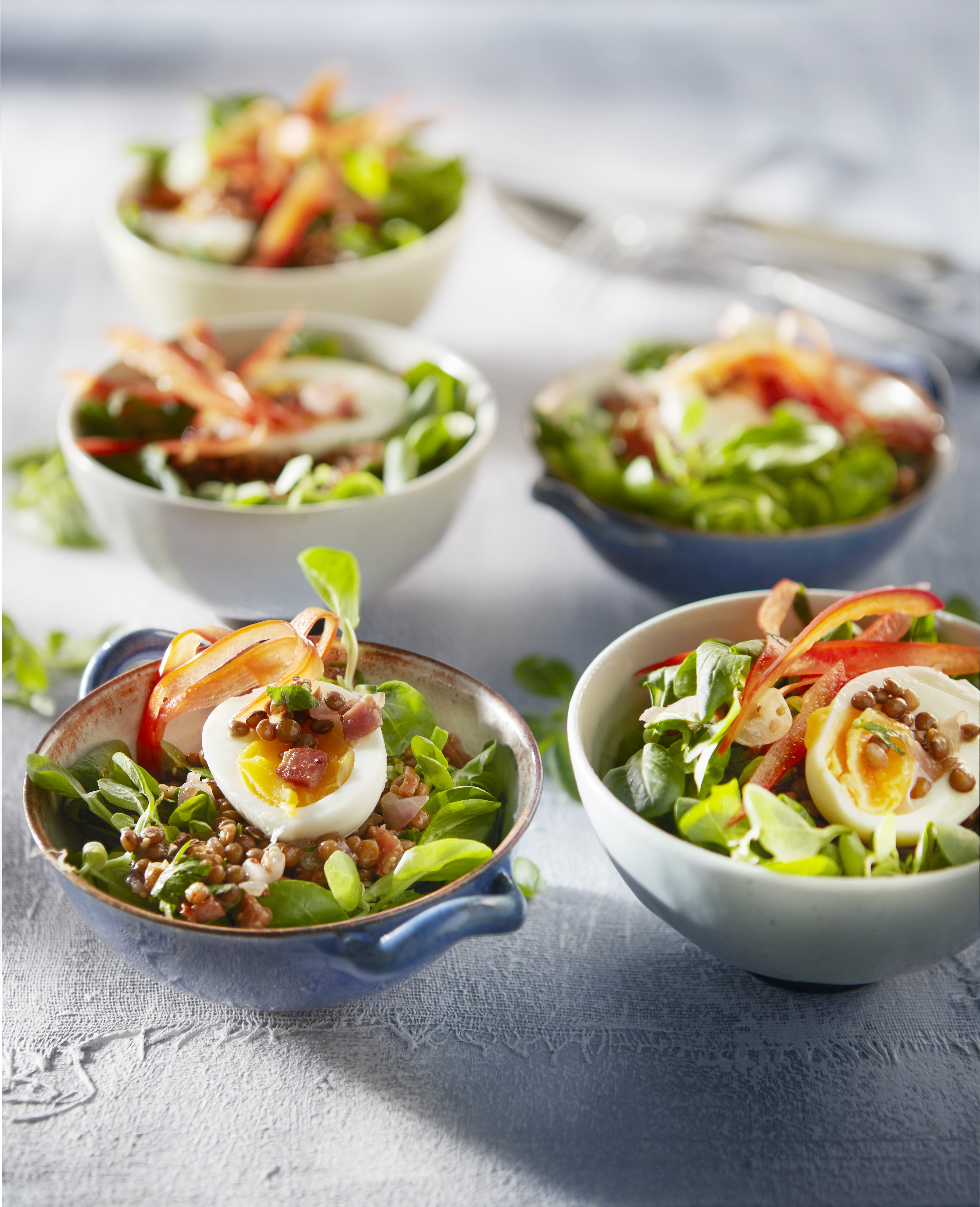 Franse linzensalade met zachtgekookt ei