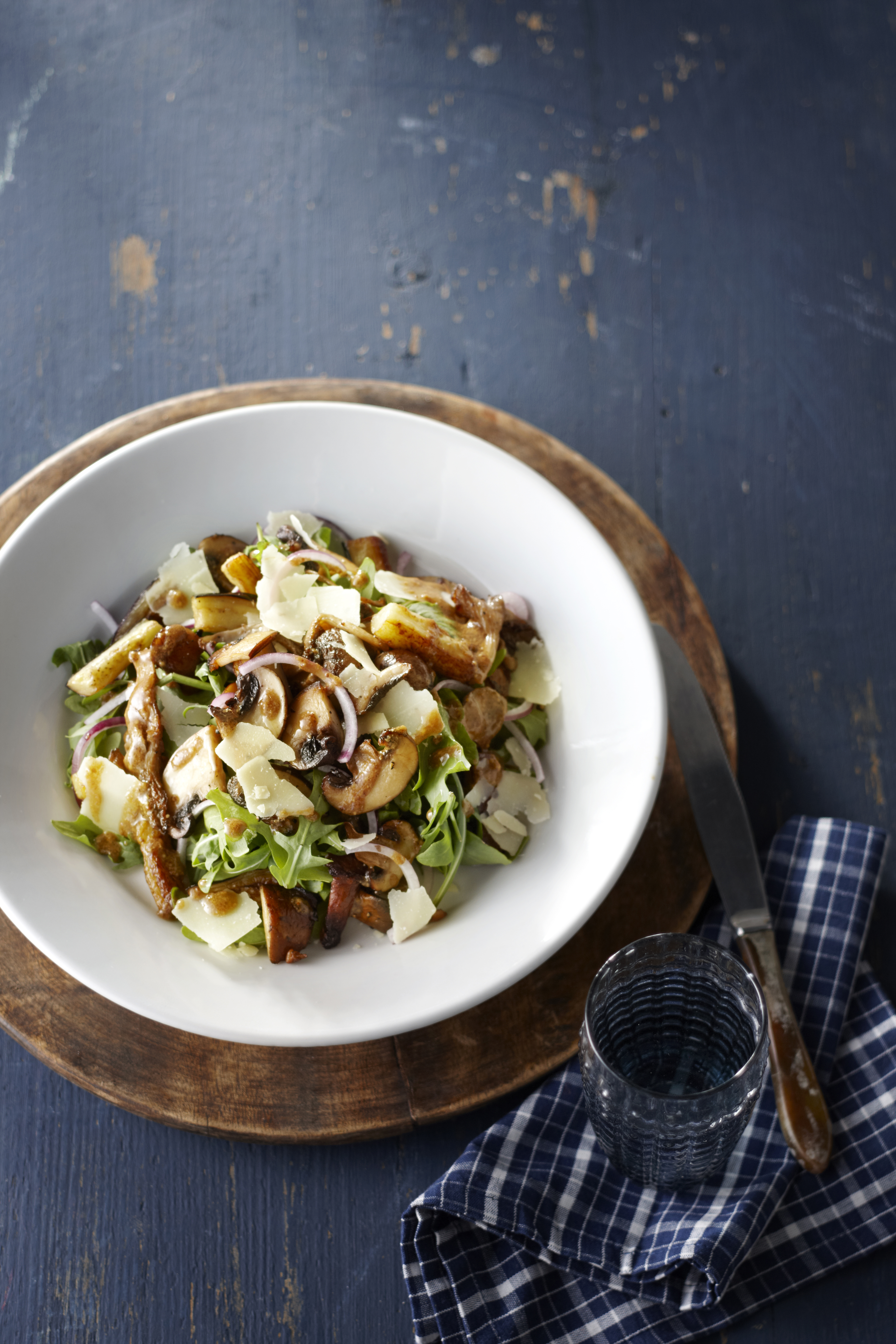 Rucola salade met aubergine en gebakken paddenstoelen