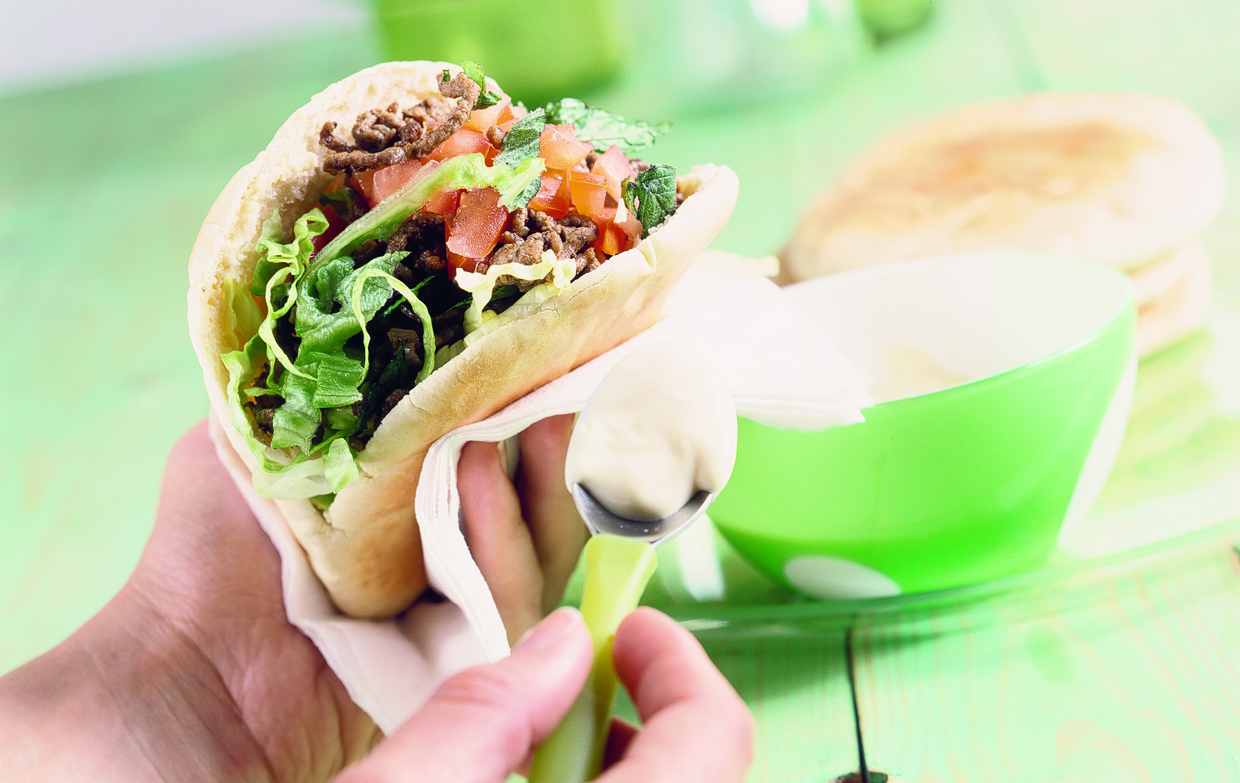 Pitabrood met gekruid gehakt