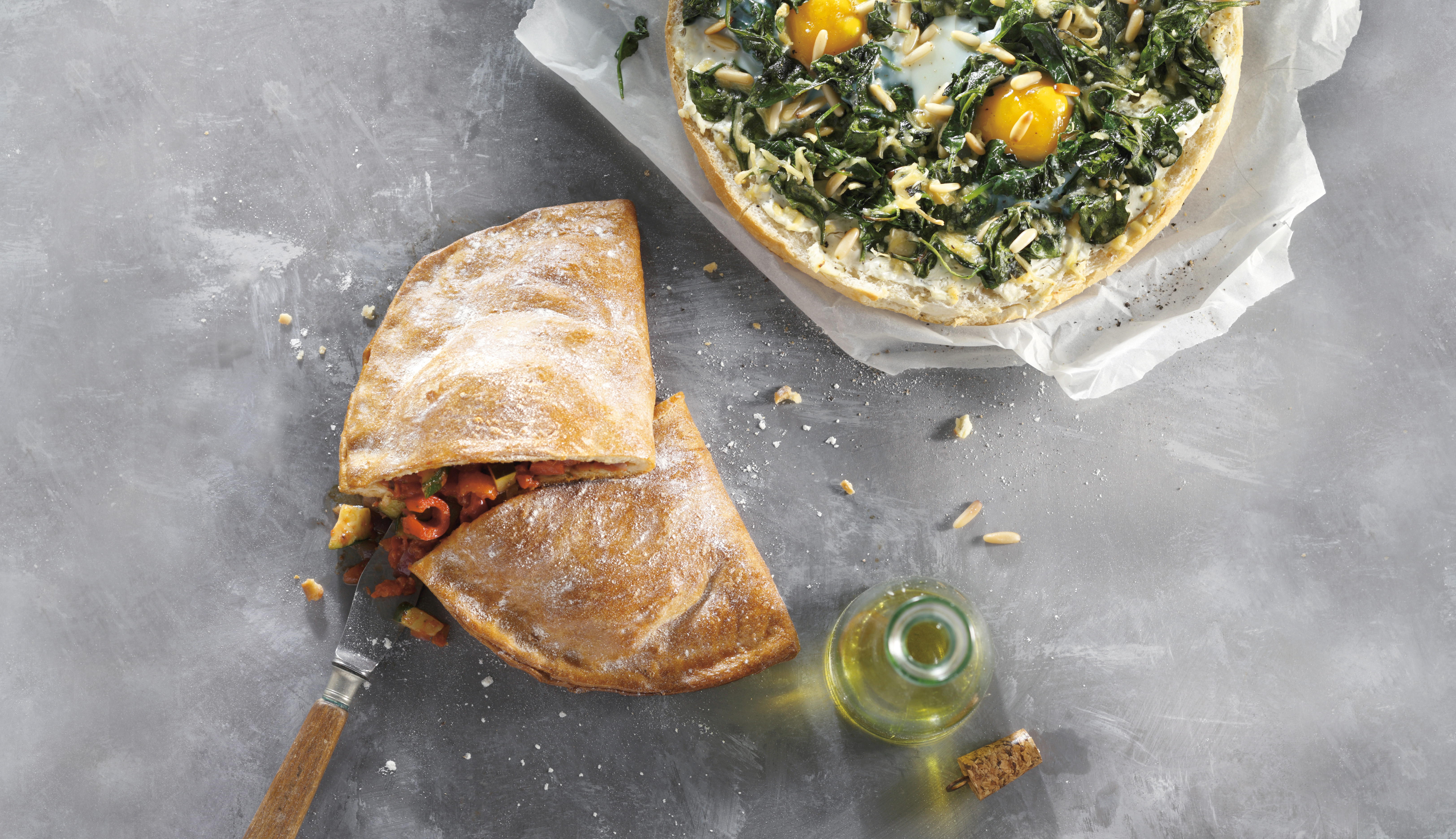 Pidepizza met spinazie, ei en kruidenroomkaas