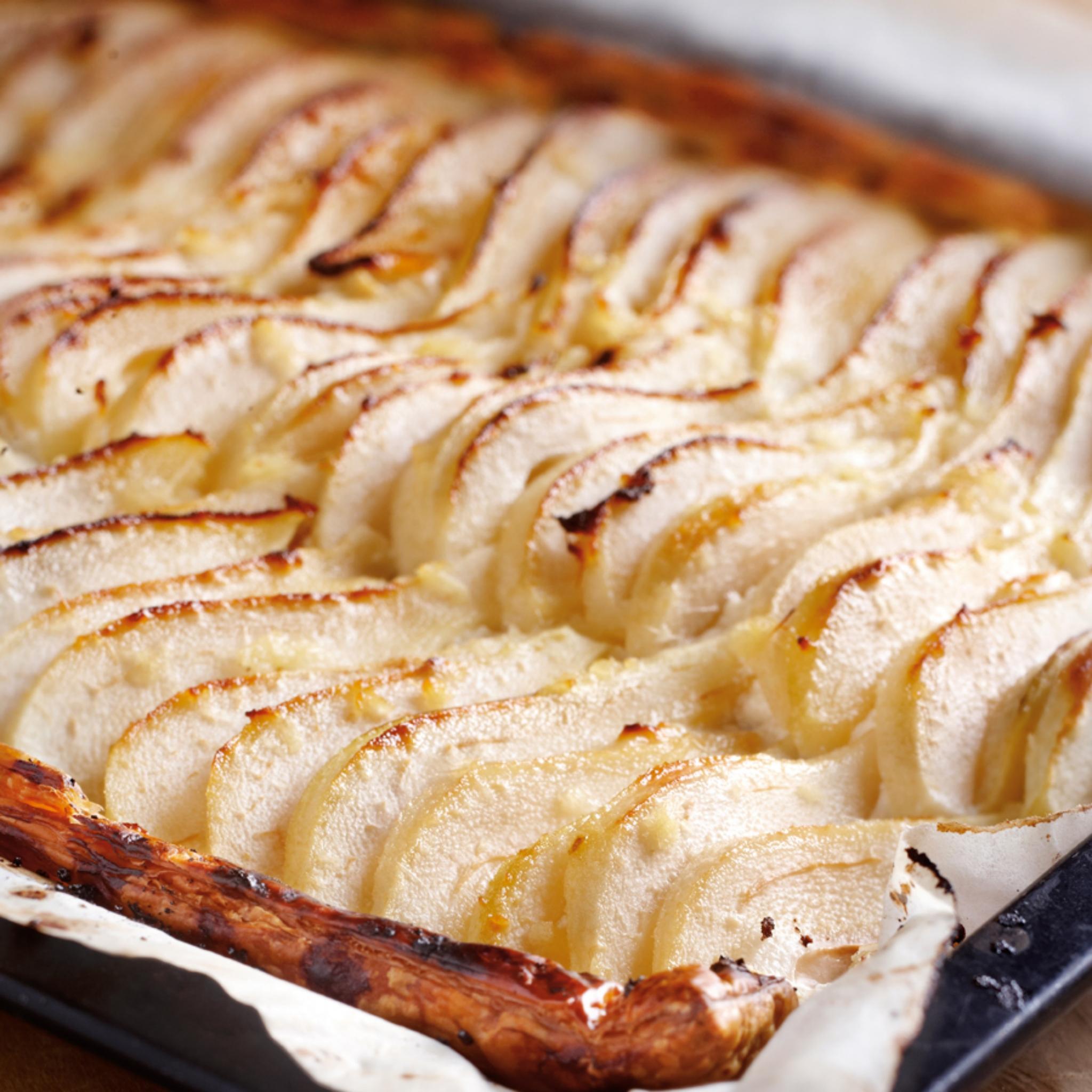 Peren-plaattaart met gember en honing