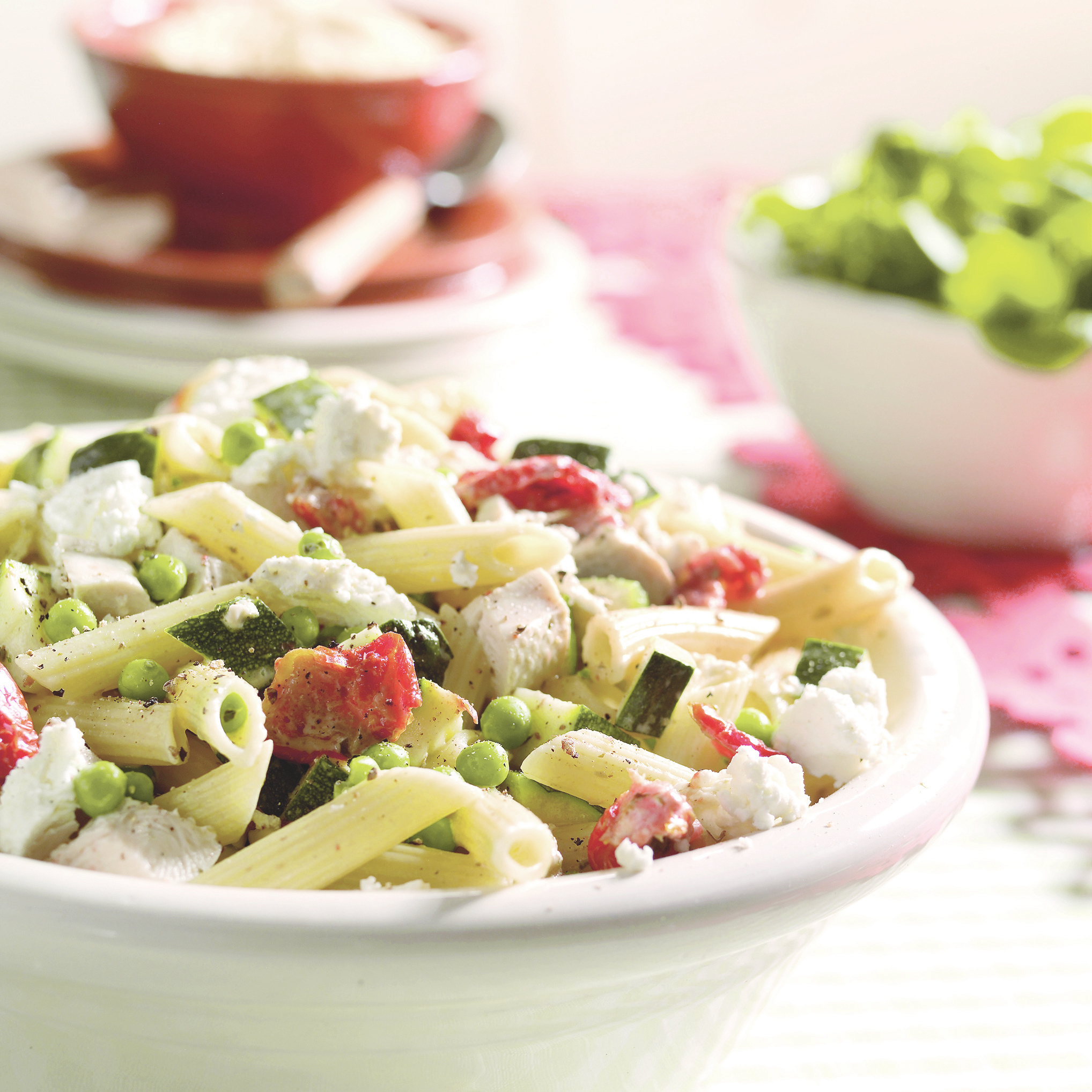 Pasta met kip, geitenkaas en doperwten