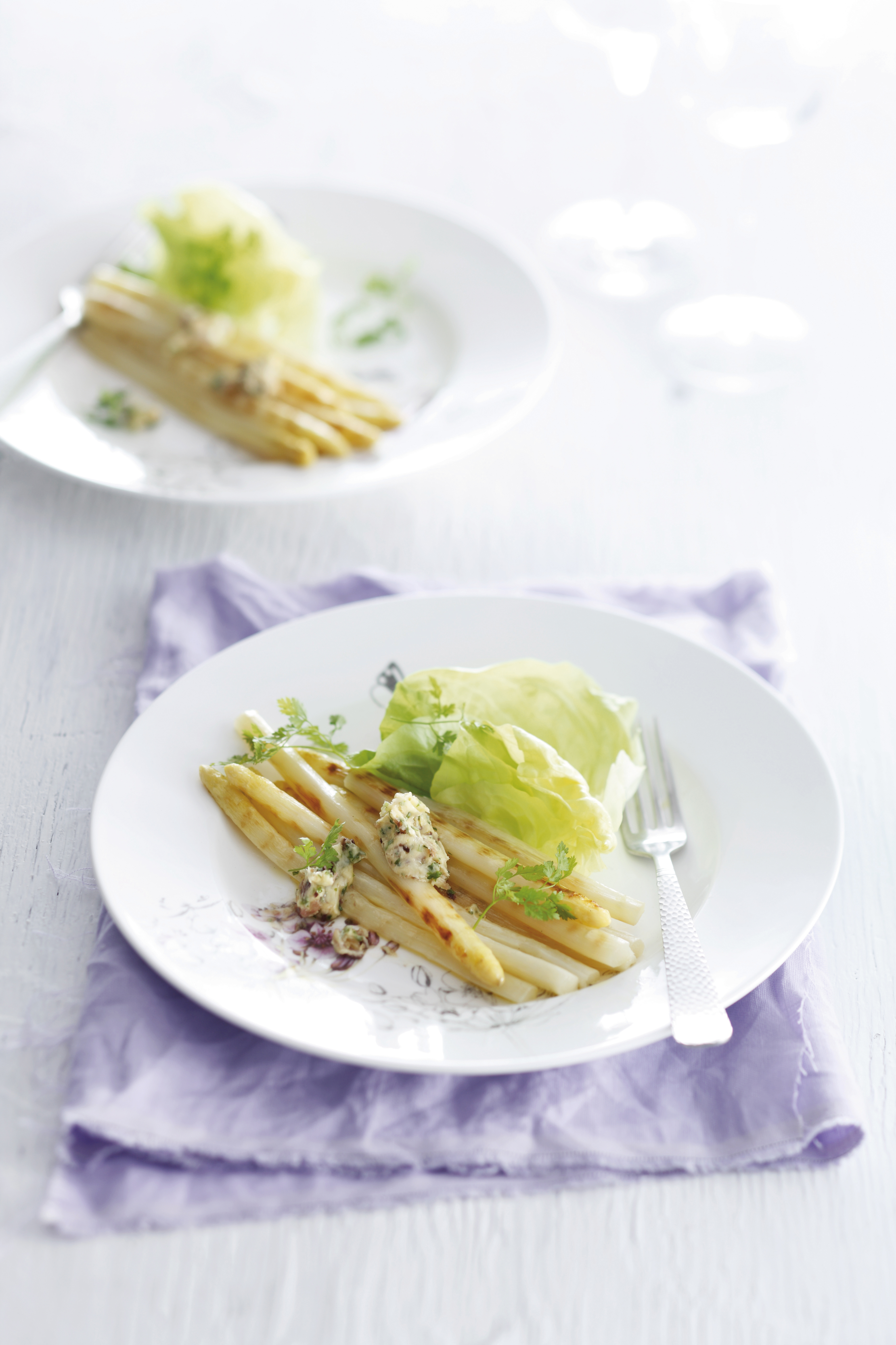 Gegrilde witte asperges met ansjovisboter