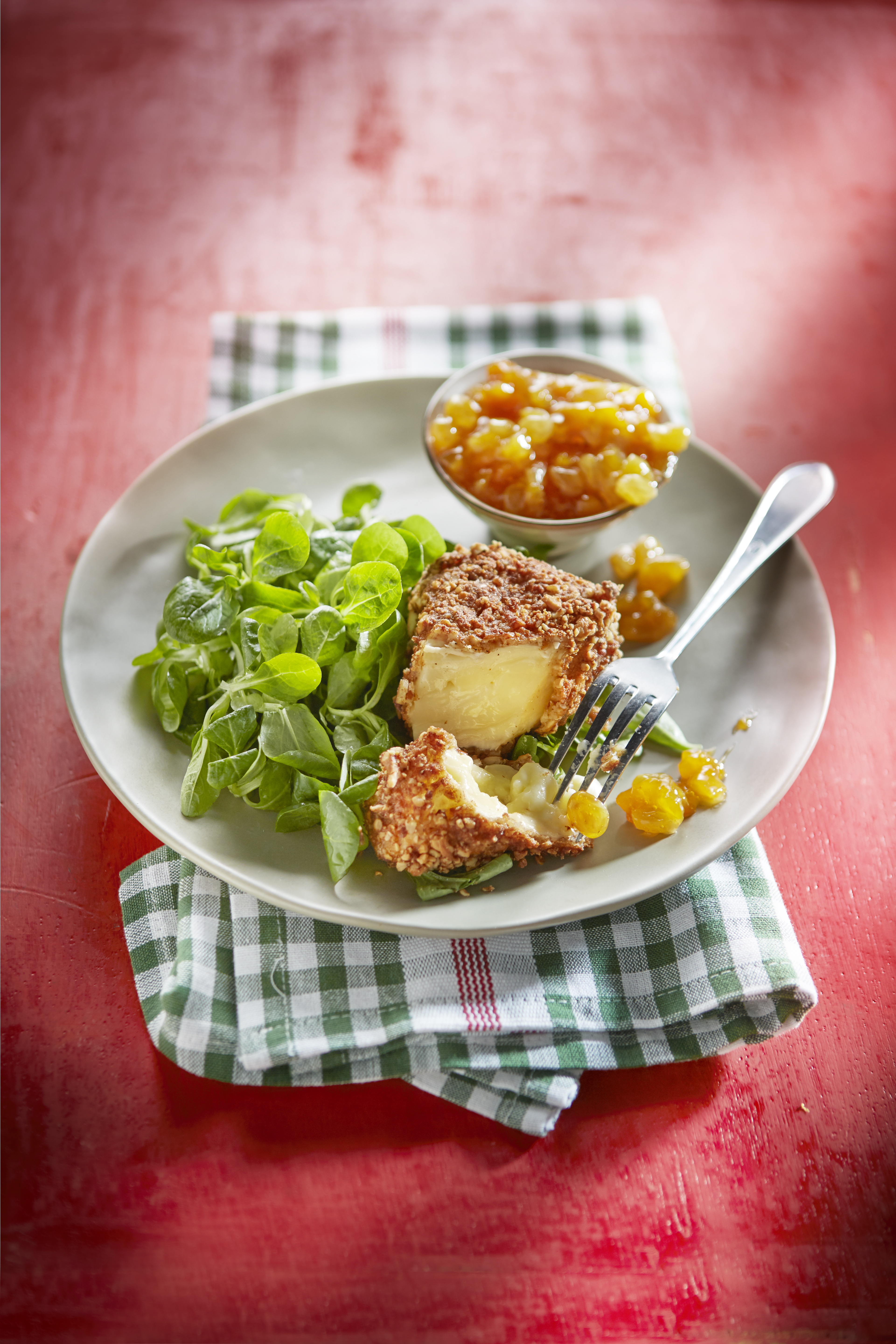 Gepaneerde brie met abrikozenchutney