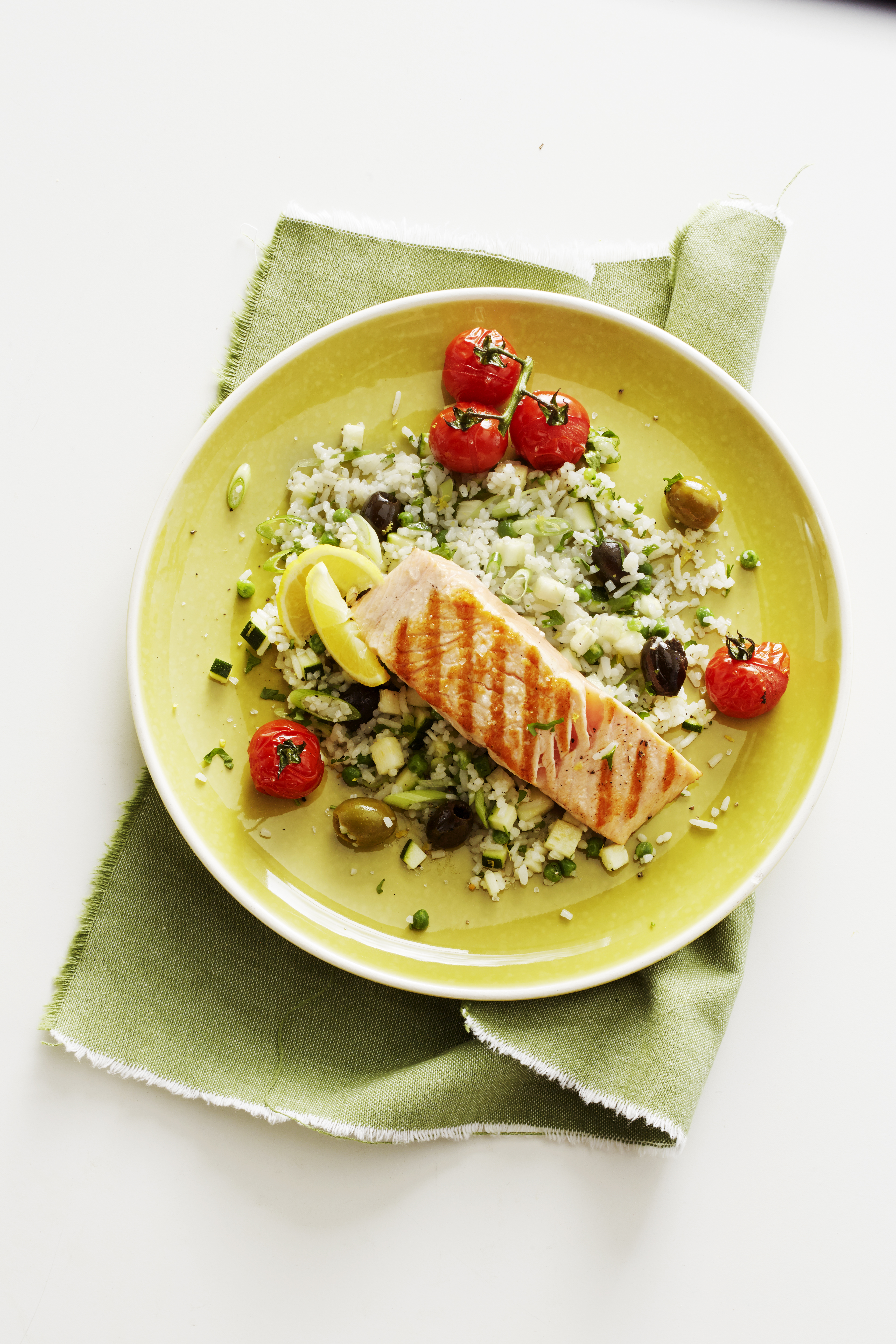 Lauwwarme rijstsalade met gegrilde zalm