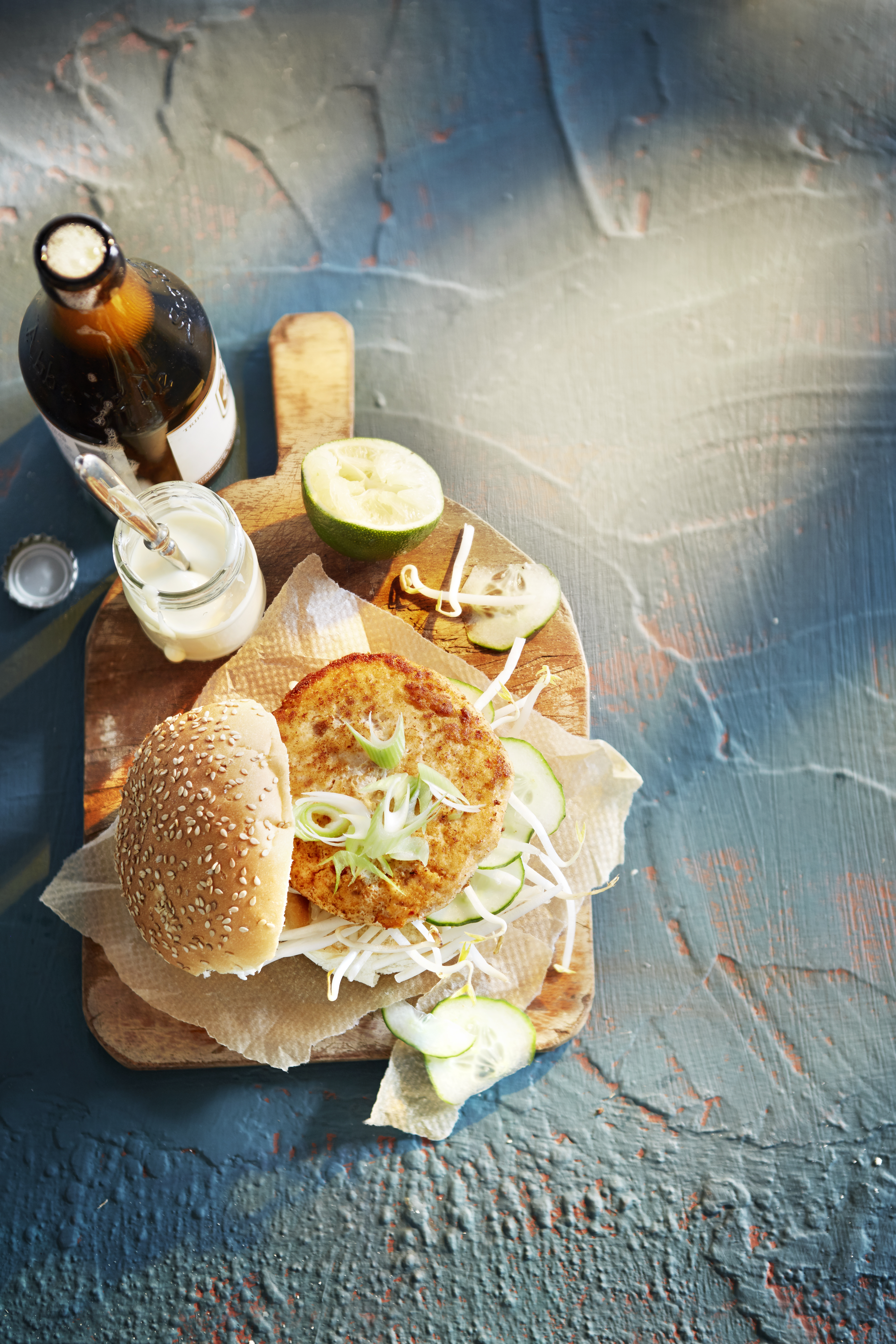 Thaise zalmburger met sesammayonaise