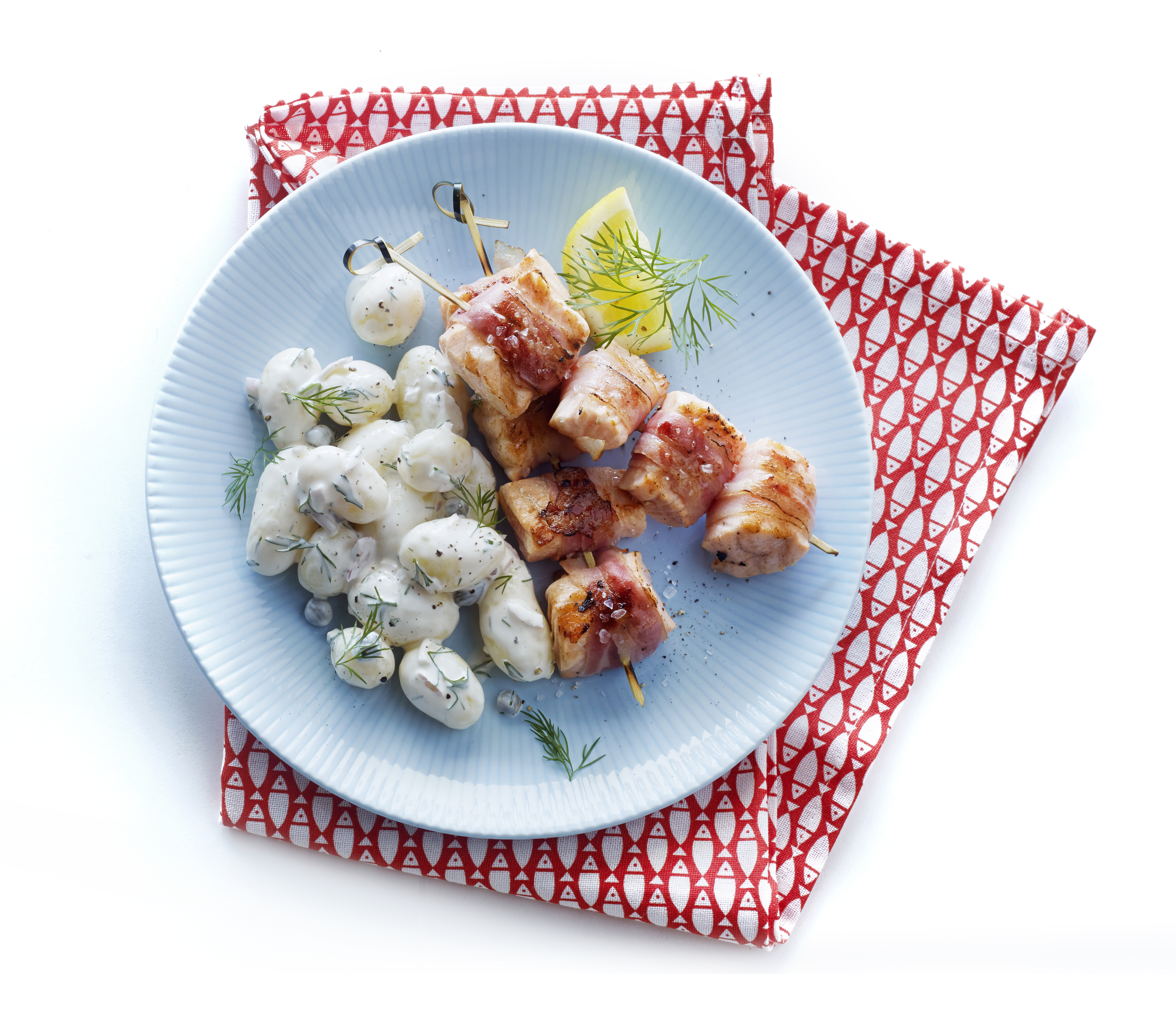 Zalmspiesjes met aardappel-dillesalade