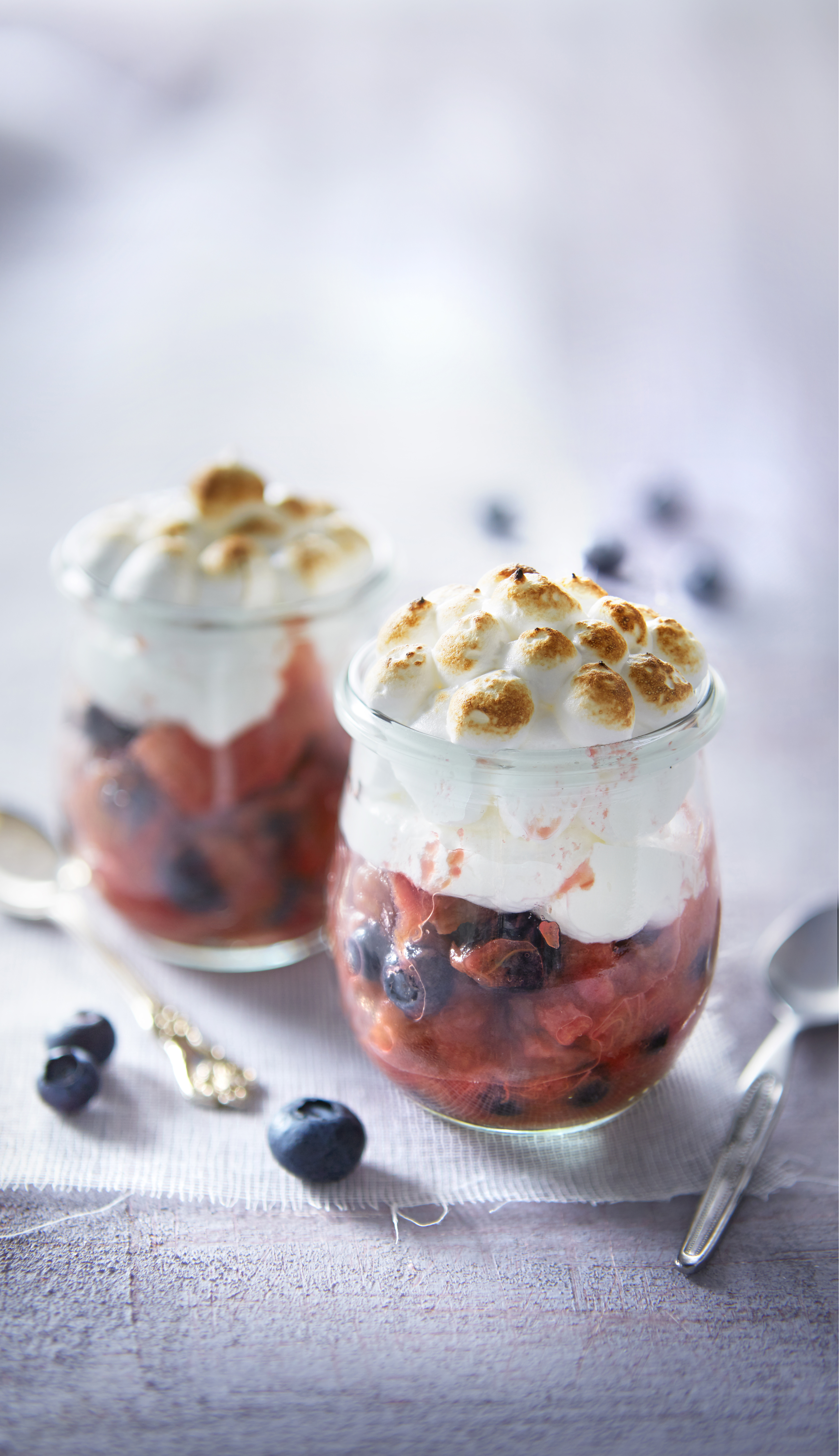 Rabarber-bessenpotjes met meringue