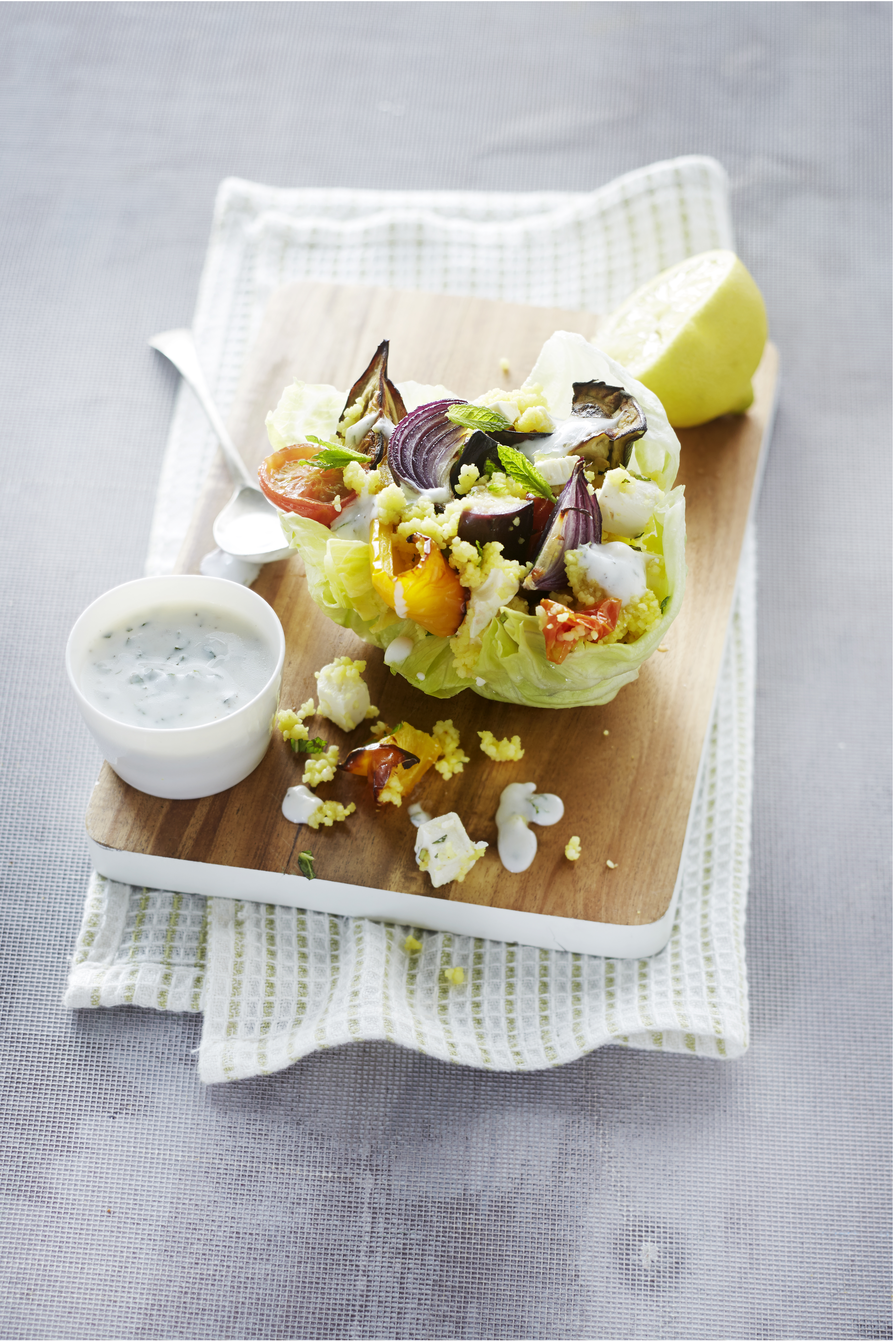 Couscous met gegrilde groenten en frisse yoghurtsaus