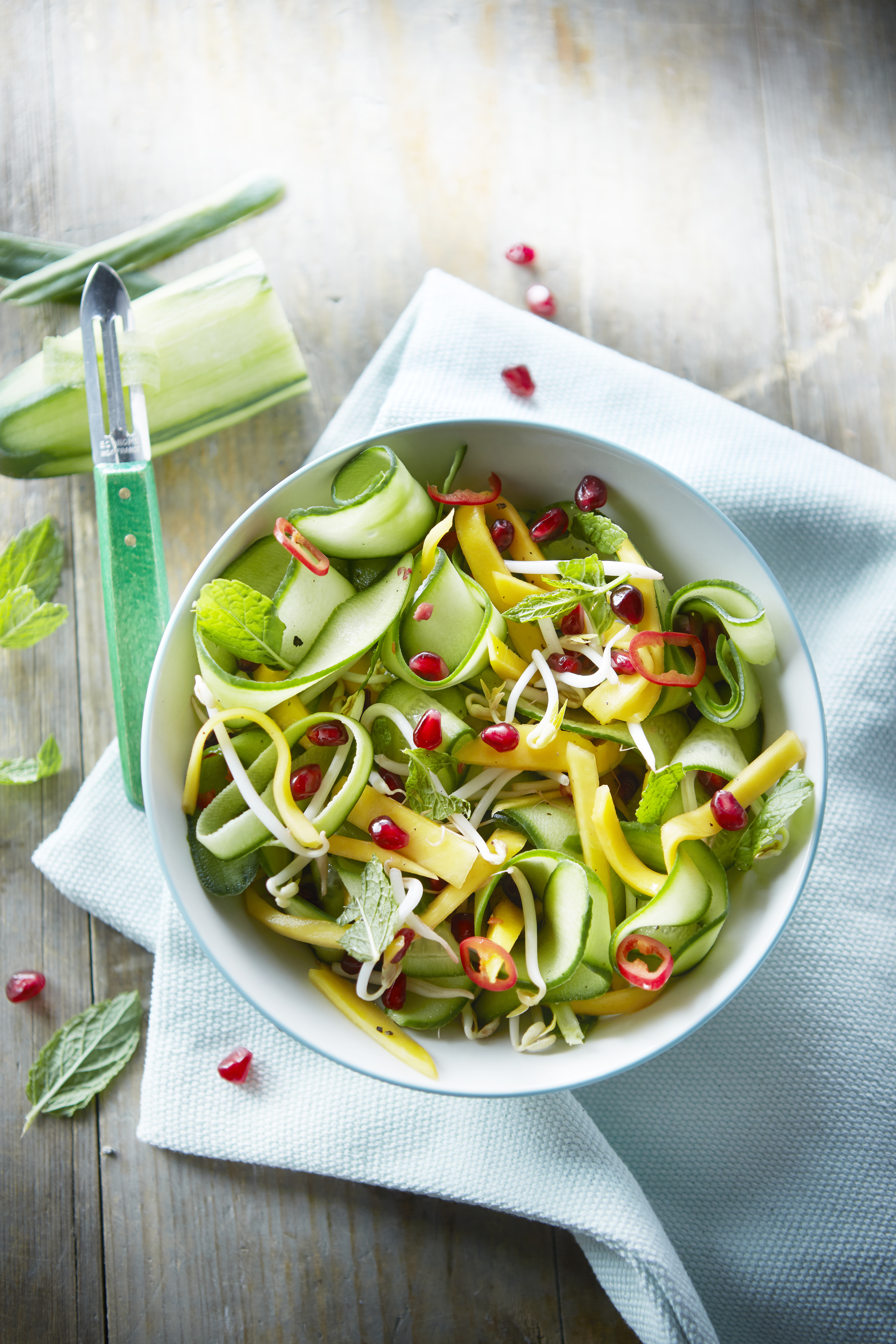 Komkommersalade met mango en granaatappel