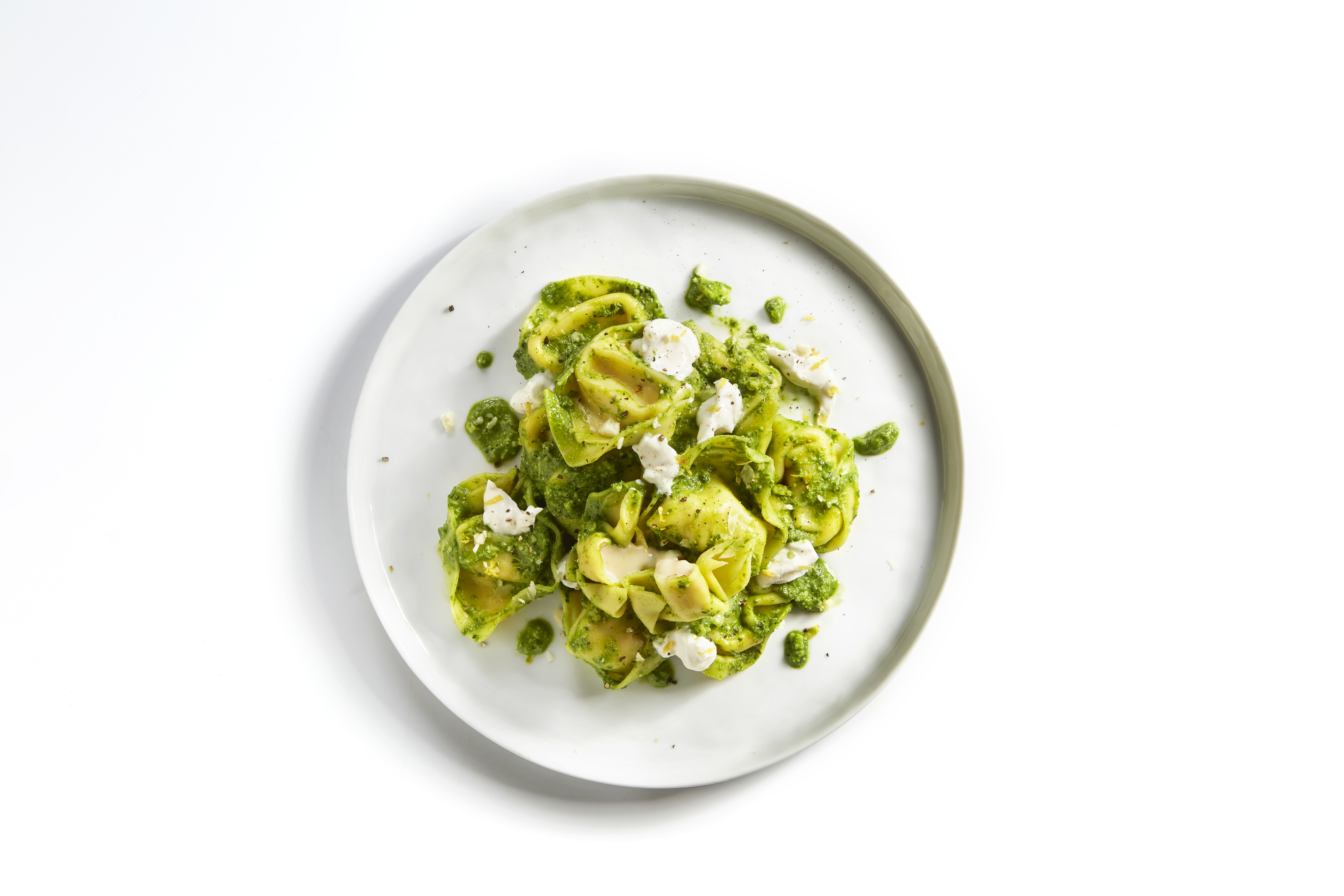 Kaastortellini met spinazie en amandel