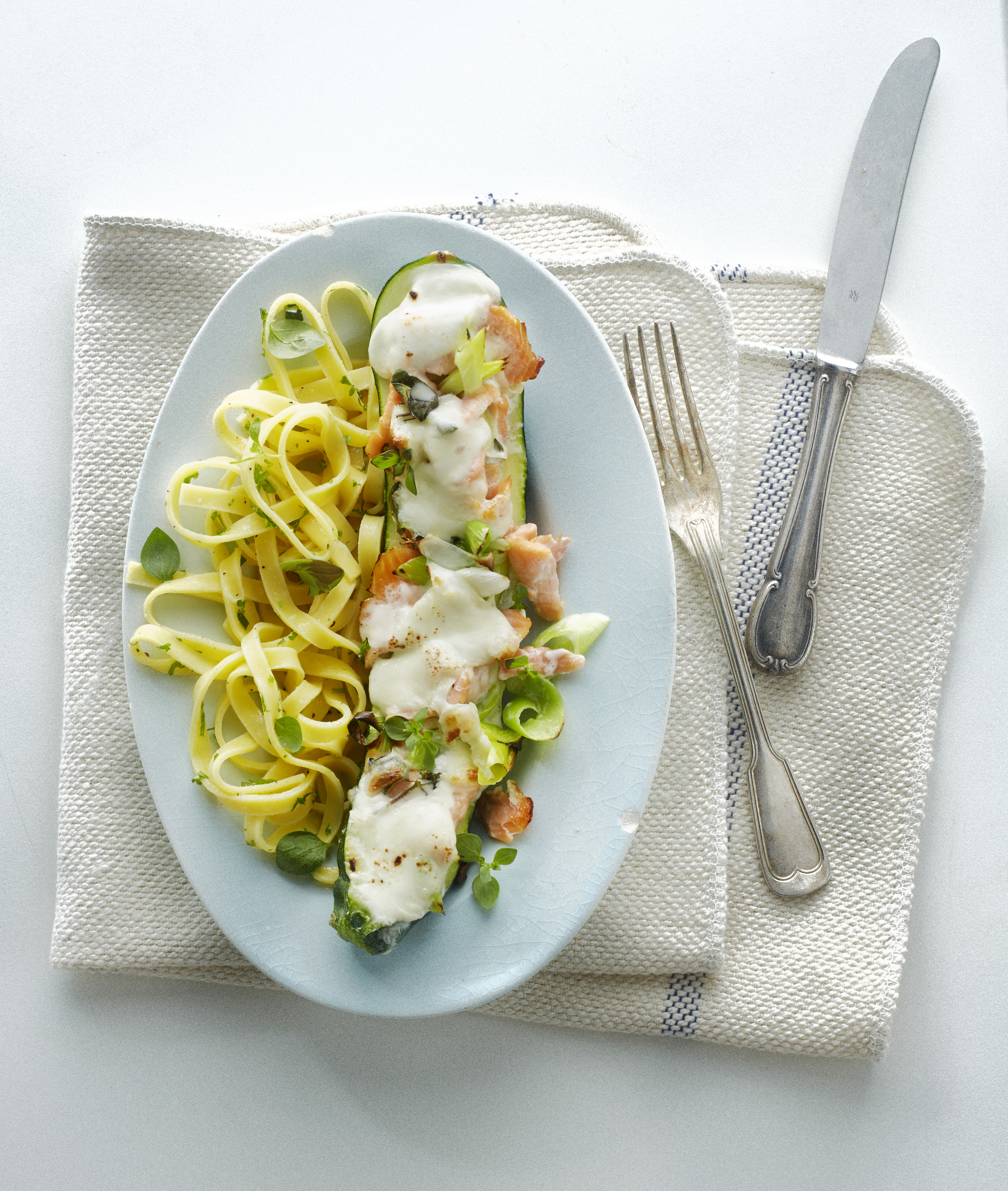 Courgette gevuld met zalm en prei