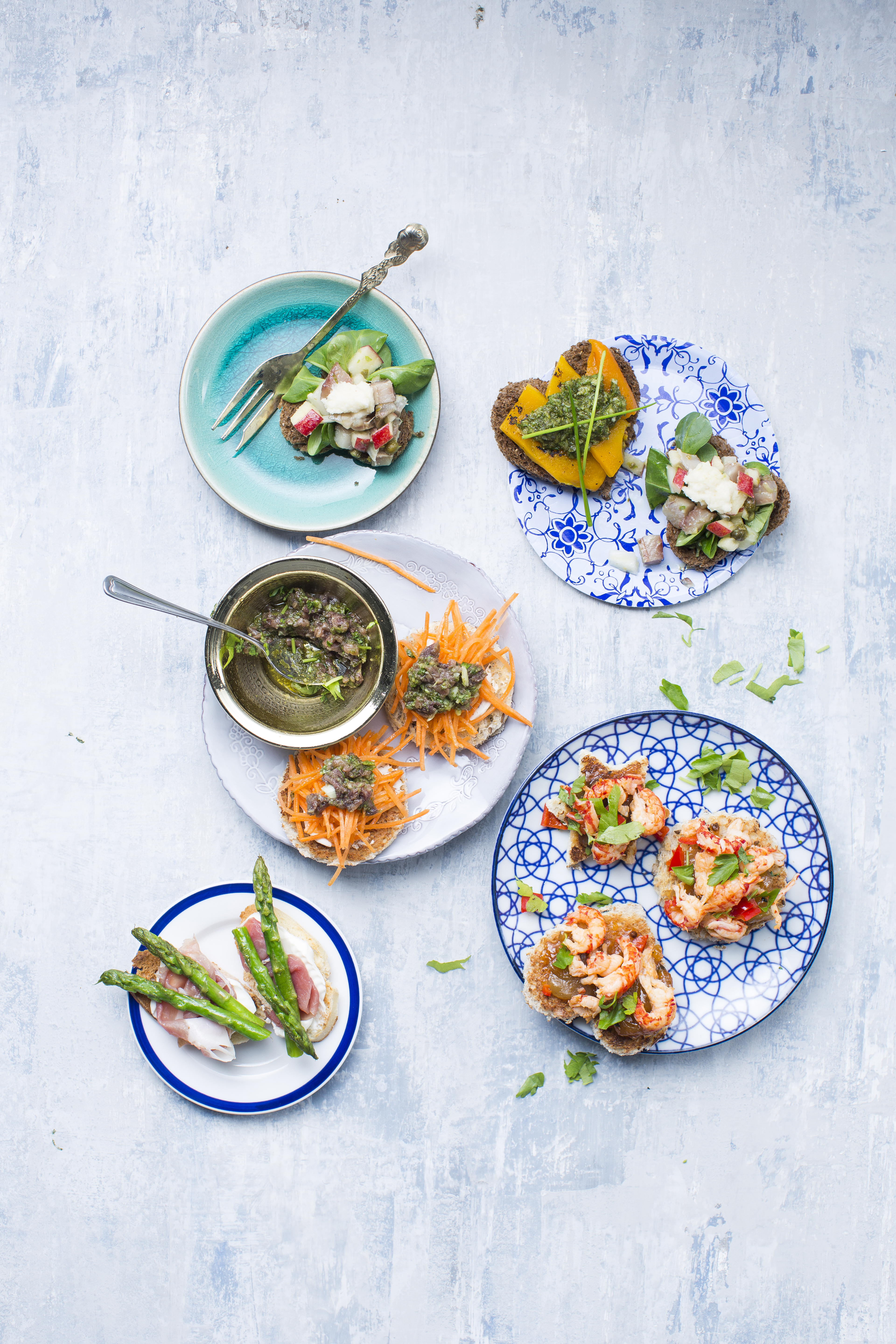 Toastje met mangochutney en gewokte garnalen