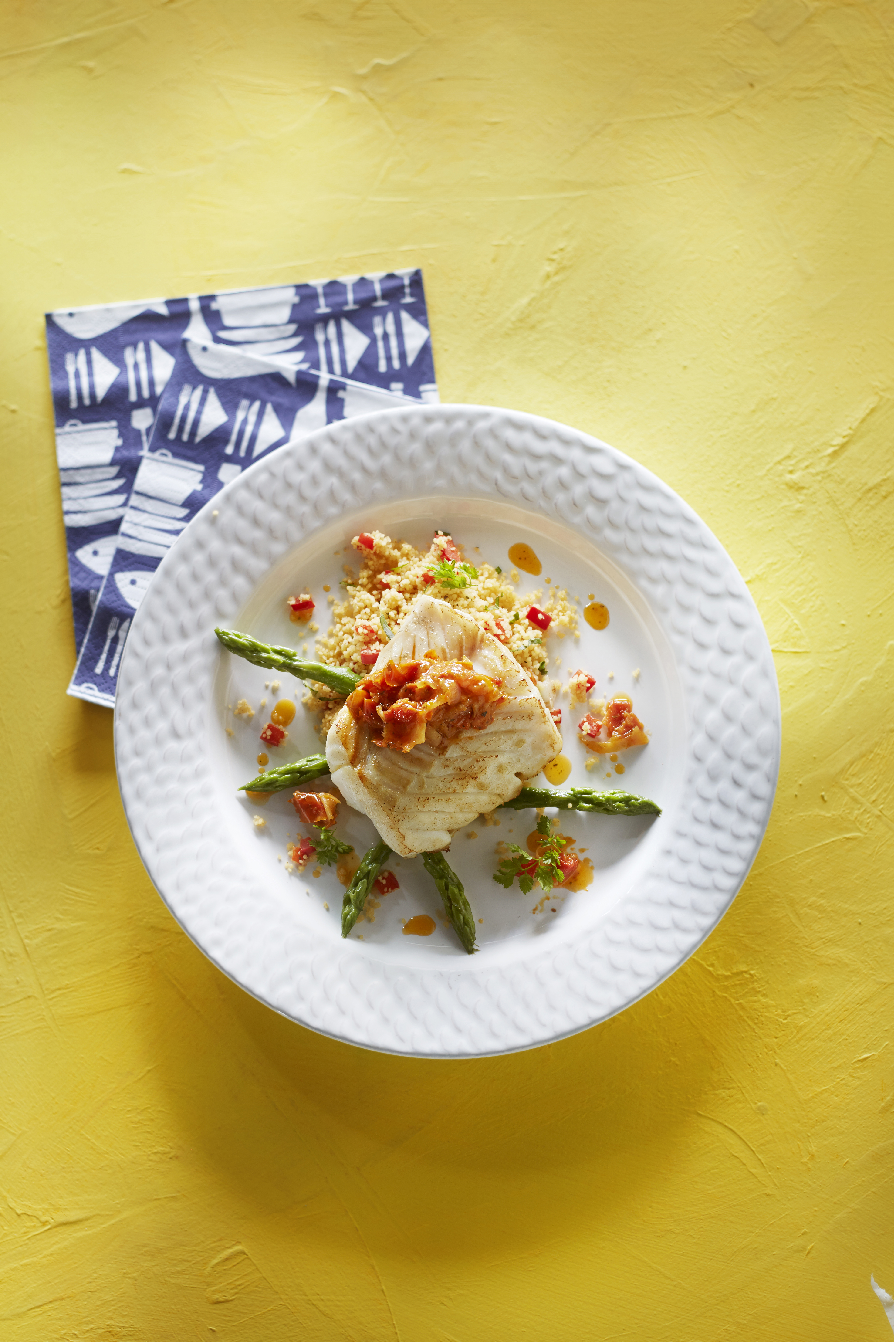 Gebakken vis met tomaat-gemberchutney en couscous