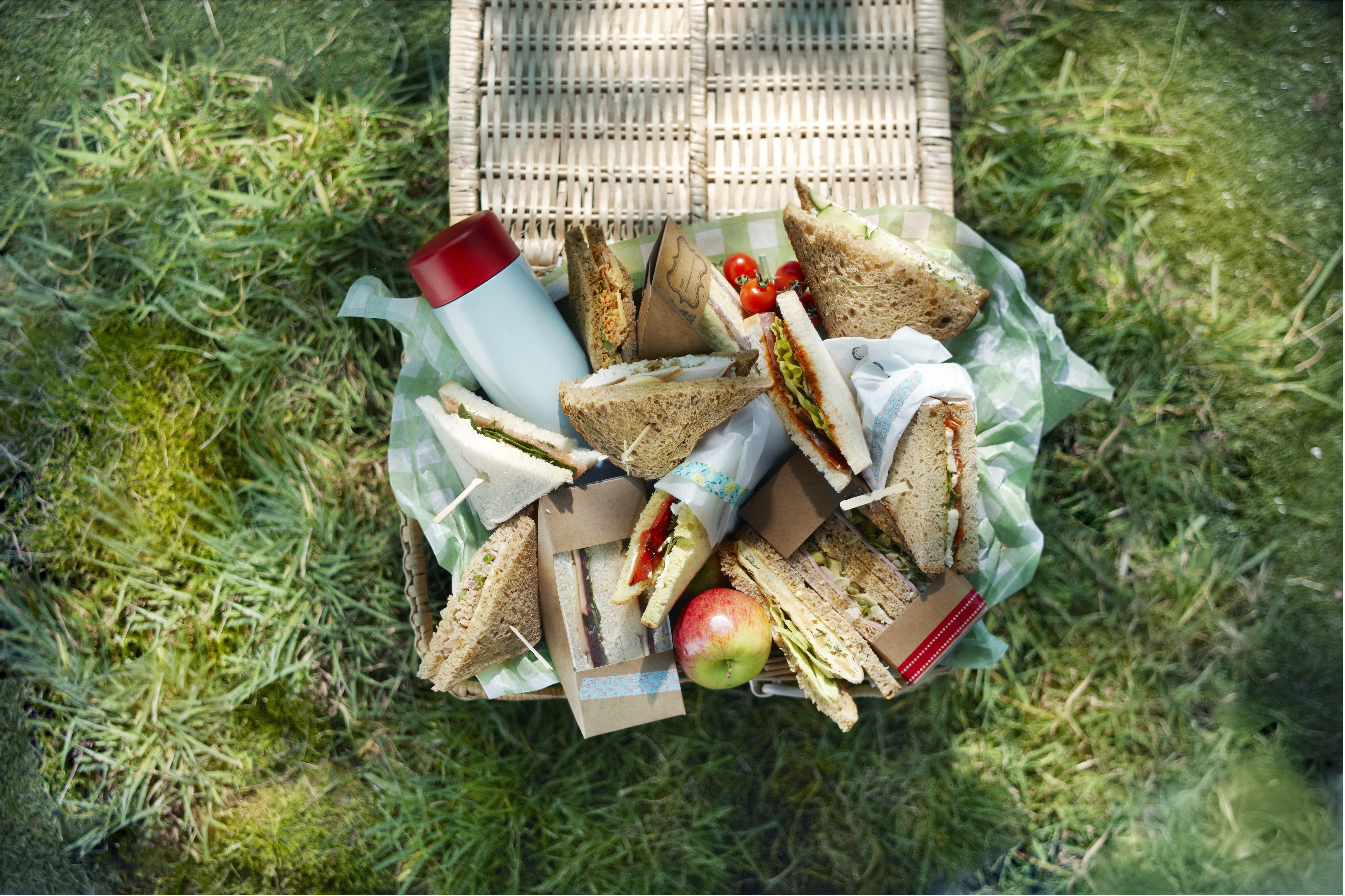 Sandwich met wortelsalade en kaas